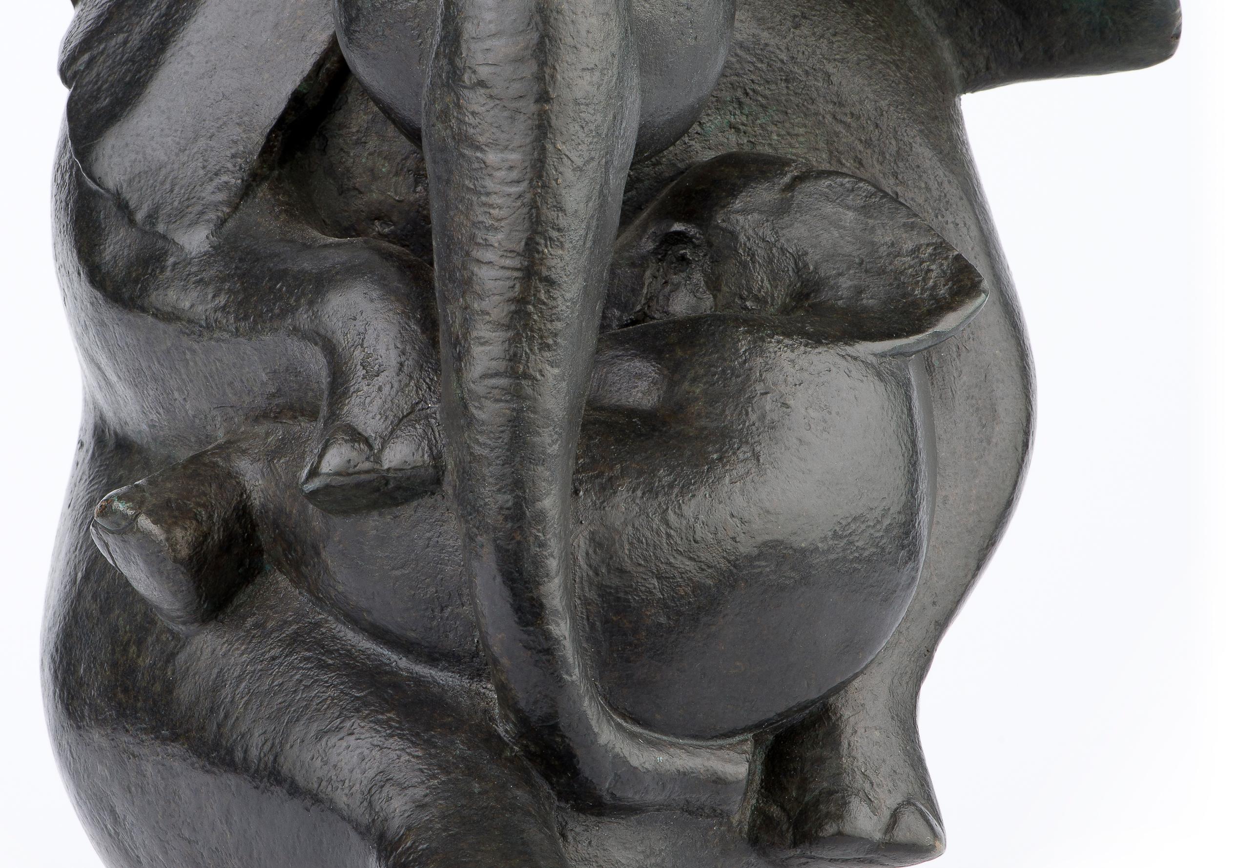 mother and baby elephant statue