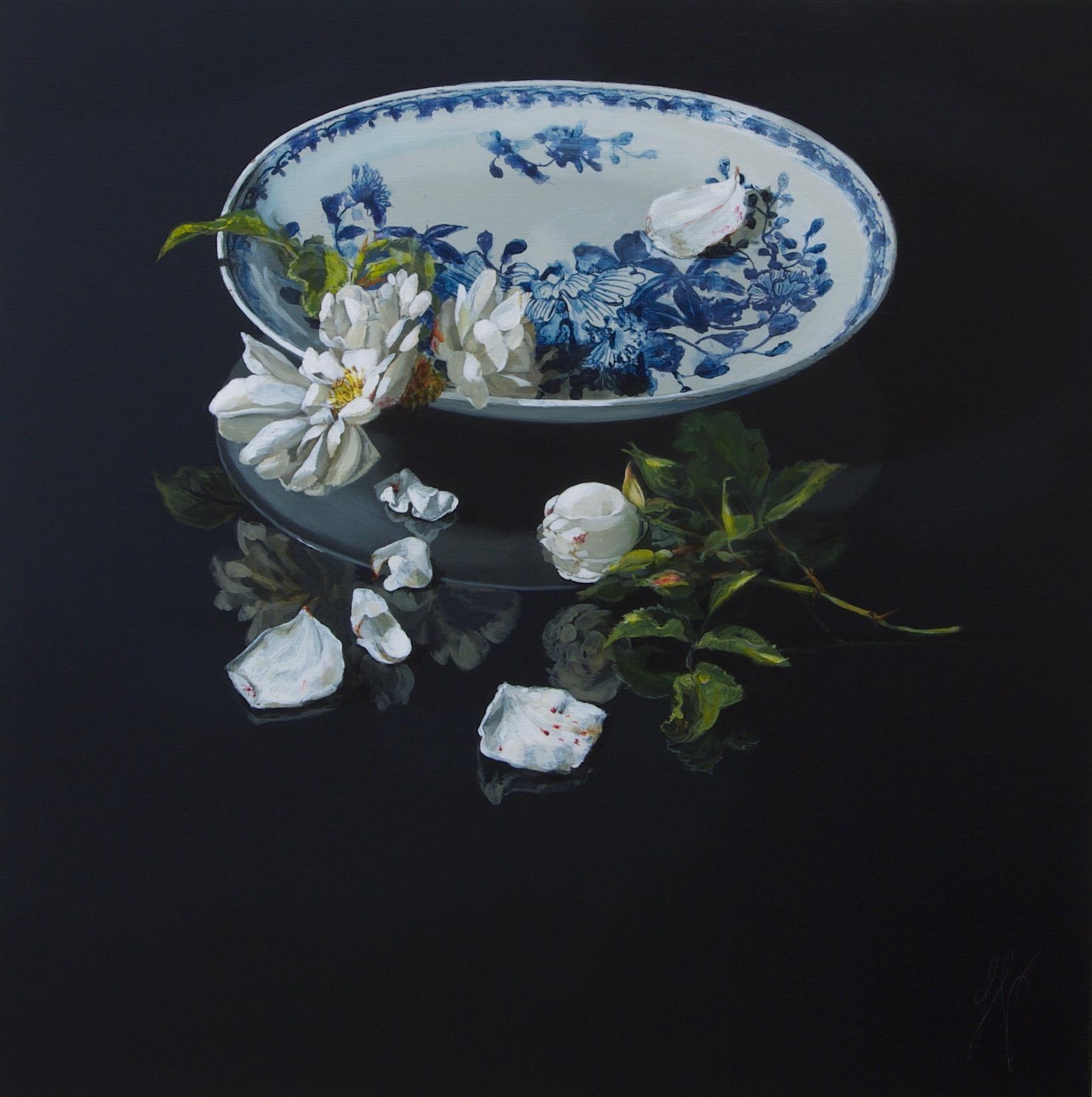 Sasja Wagenaar Still-Life Painting - ''Snow white'' Dutch Contemporary Still Life with Porcelain and Flowers