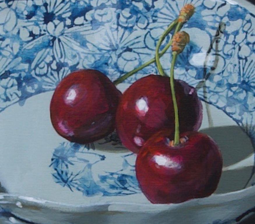 When you look at this painting ''Cherries on Black'' by Dutch artist Sasja Wagenaar (1959) from a distance you see a perfectly painted image, but up close a generous paint streak is visible. She has a unique way of applying shadow and light effects