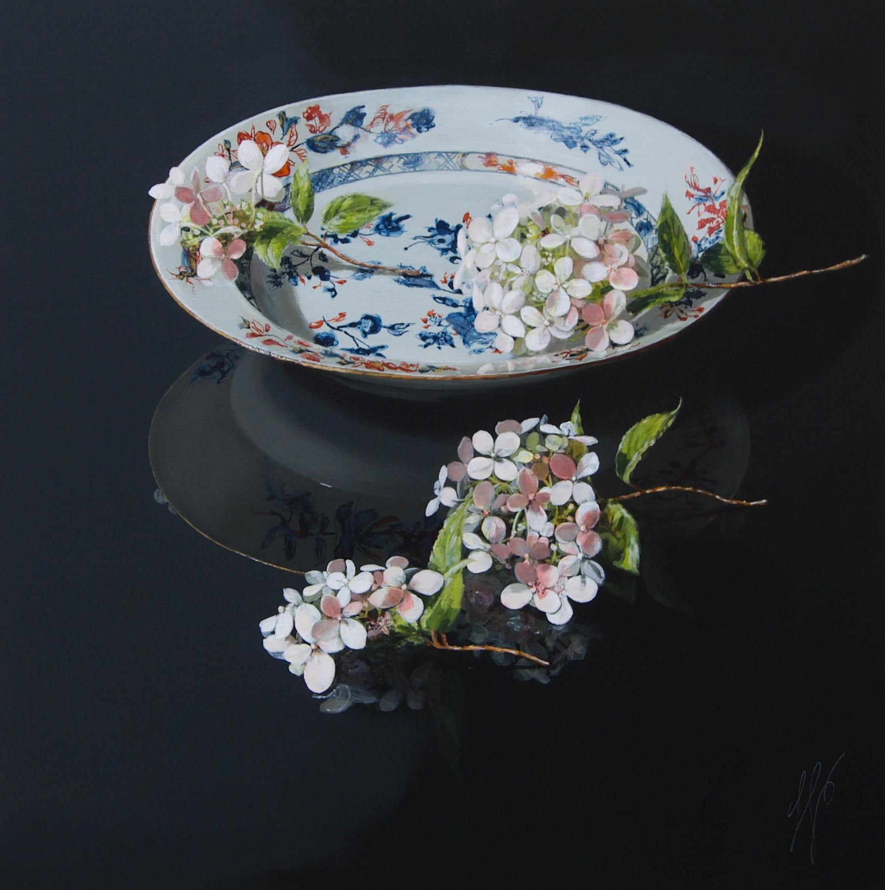 Sasja Wagenaar Still-Life Painting - ''Last Hydrangea'', Contemporary Still Life with Porcelain and Flowers 