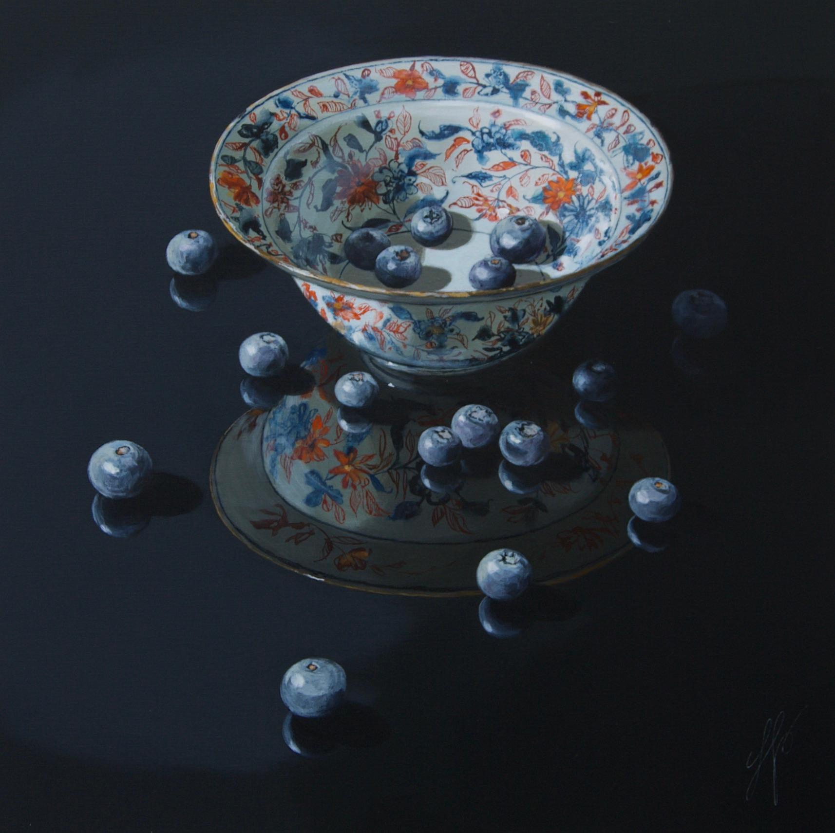 Sasja Wagenaar Still-Life Painting - ''Imari with Blueberries'', Contemporary Still Life with Porcelain and Fruit