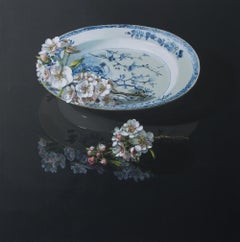 « Reine Victoria Blossom », nature morte contemporaine avec porcelaine et fleurs
