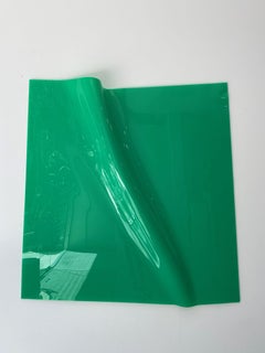 Grüner quadratischer Quadrat mit gefalteter Zone, farbenfrohe zeitgenössische Skulptur