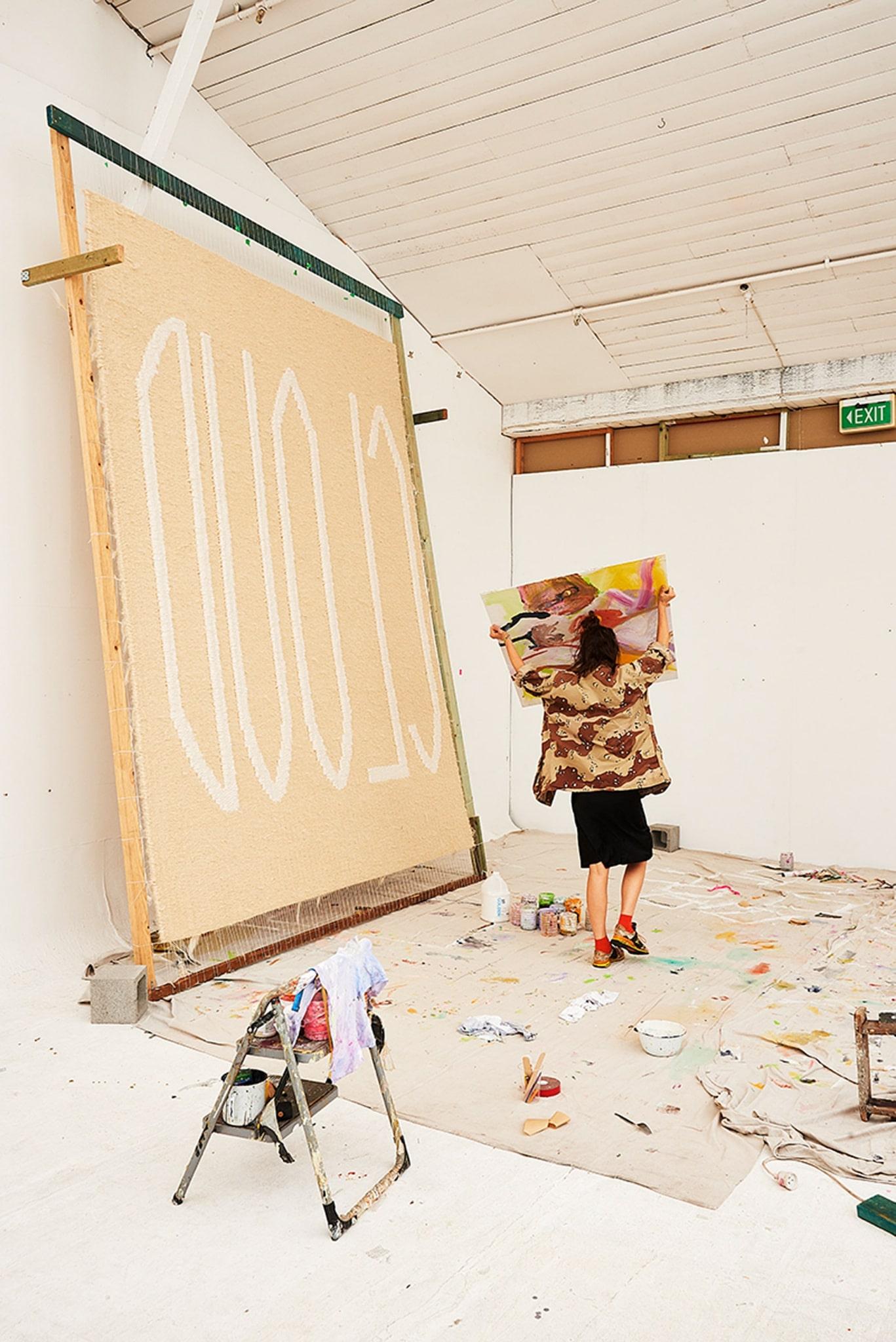 Textile tissé Cloud:: œuvre d'art murale contemporaine accrochée de Jedda-Daisy Culley 3