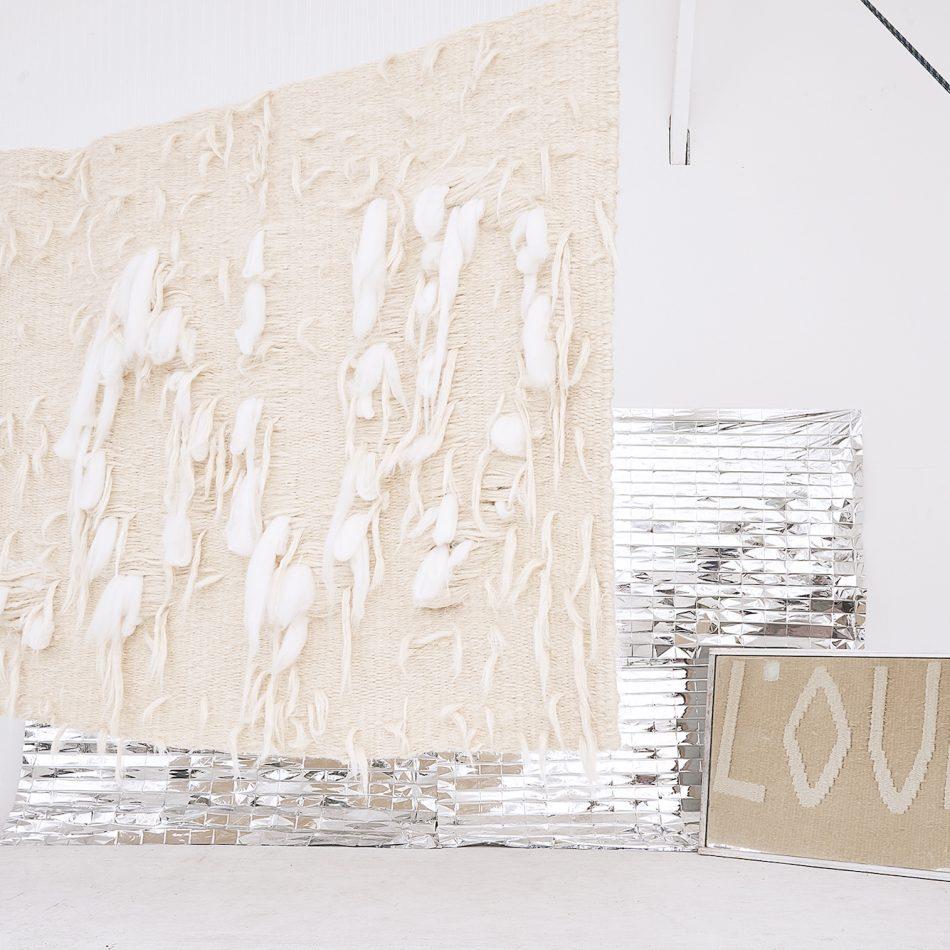 Textile tissé Cloud:: œuvre d'art murale contemporaine accrochée de Jedda-Daisy Culley 2