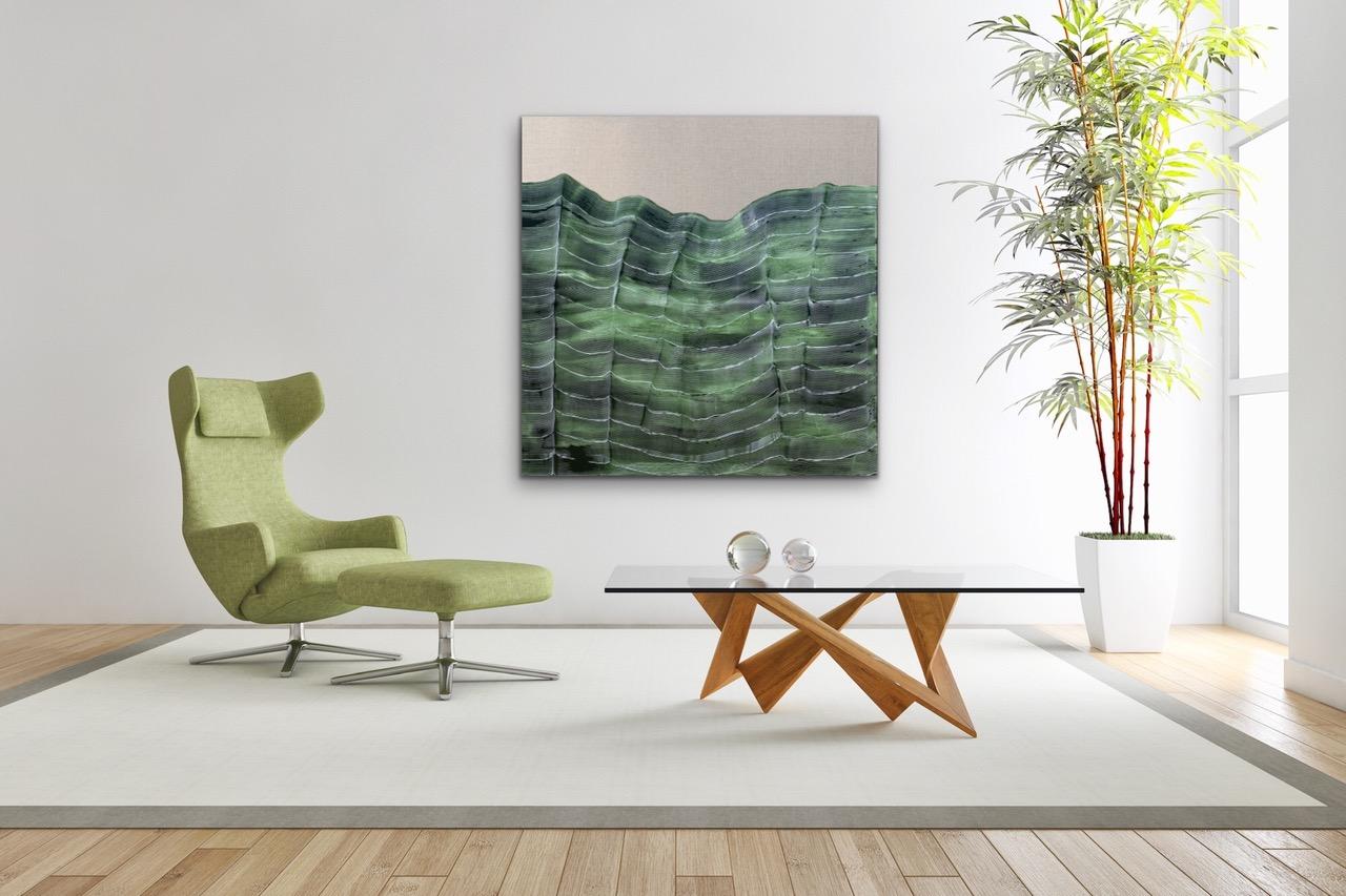 Growing up in the mountains of Santiago, Chile, abstract artist María Jose Benvenuto moved to Australia in 2018. Migrating from the crowded streets and busy atmosphere to the quiet and calming aspects of the Northern Beaches in Sydney, led to a