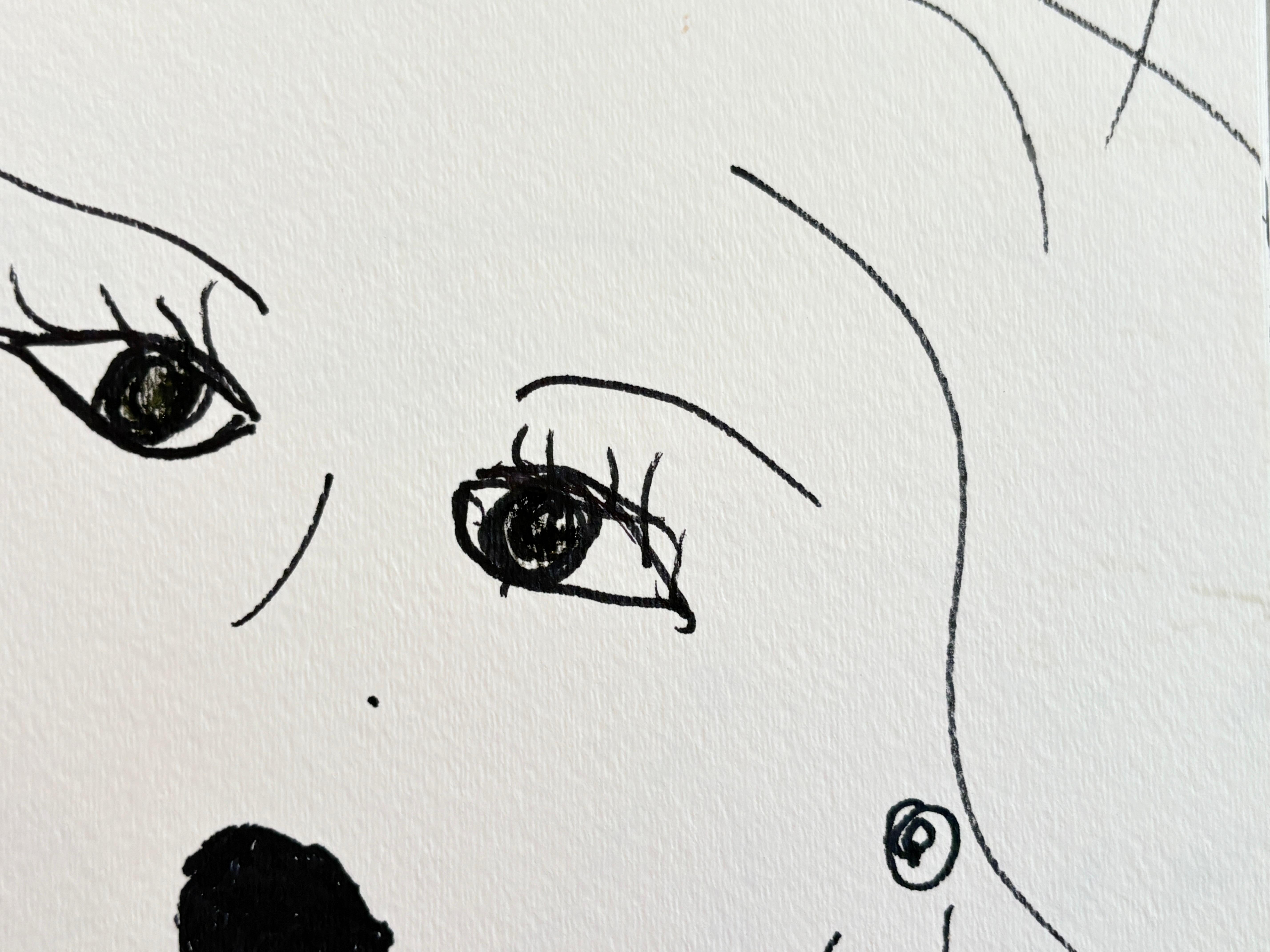 Ispirata dal mondo del teatro, Devie ha mantenuto il suo tratto di disegno unico. Le sue opere riflettono un mondo ultraterreno accessibile. Dipinge una storia da raccontare e a cui rispondere.

Il dipinto è accompagnato da un certificato di