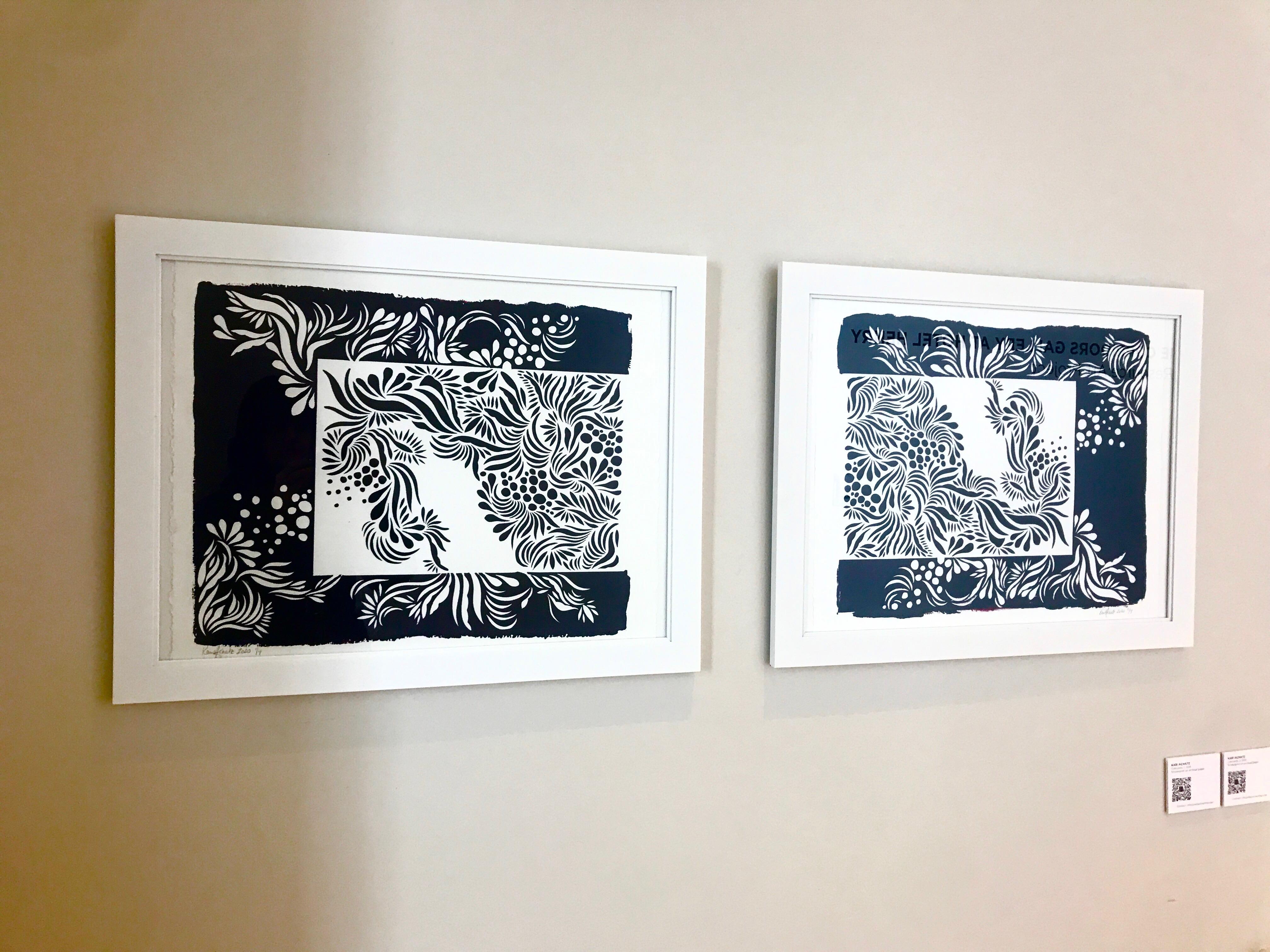 Zeitgenössische handgeschnittene und gezogene Siebdrucke, abstrakte schwarz-weiße Blumen – Print von Kari Achatz