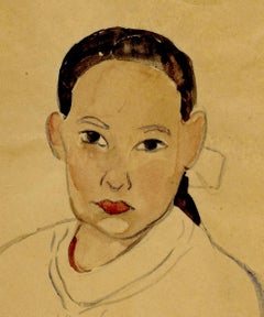 Chica con las manos entrelazadas