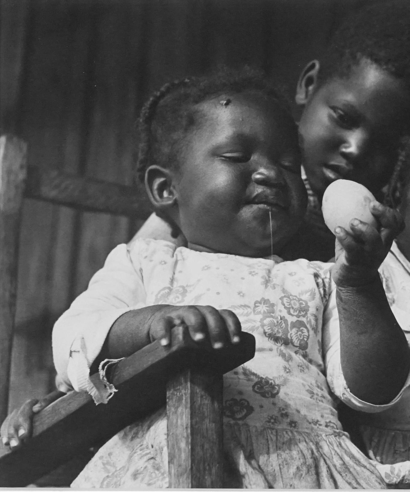 Ostersonntag, Schwarz-Weiß-Fotografie, Über das Leben, Houston Foto Fest – Photograph von Ferne Koch