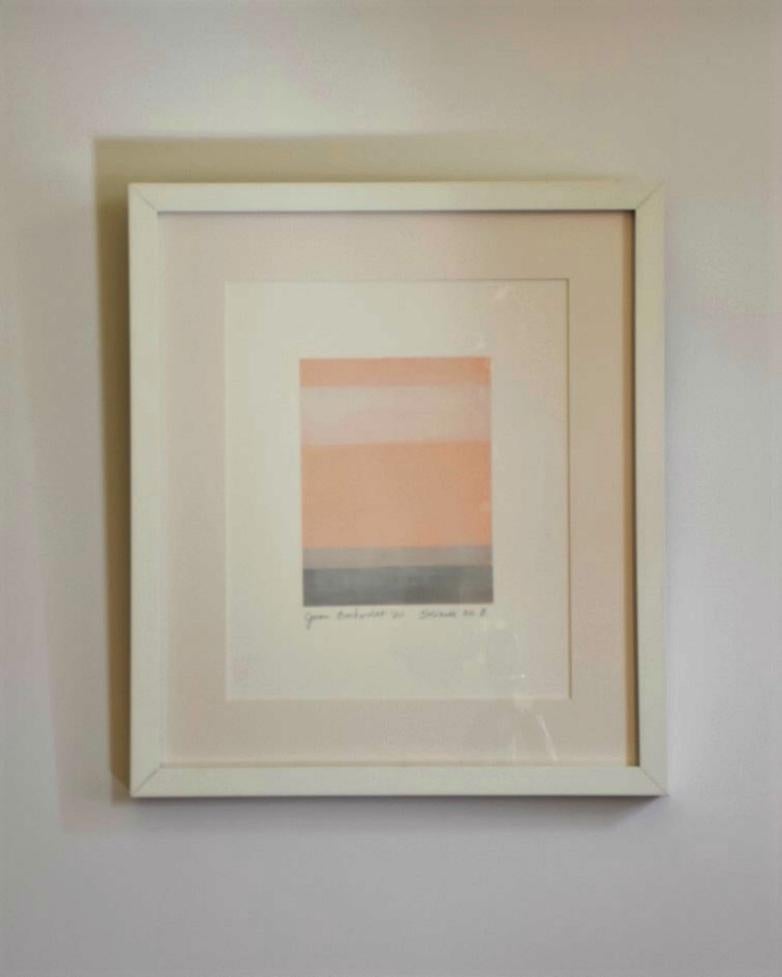 Joan Breckwoldt es una artista contemporánea estadounidense que vive en Houston, Texas. Esta colección de abstracciones en técnica mixta  Soledad y Rayas sobre papel se inspira en la belleza de la naturaleza. La sencillez de estas obras refleja la