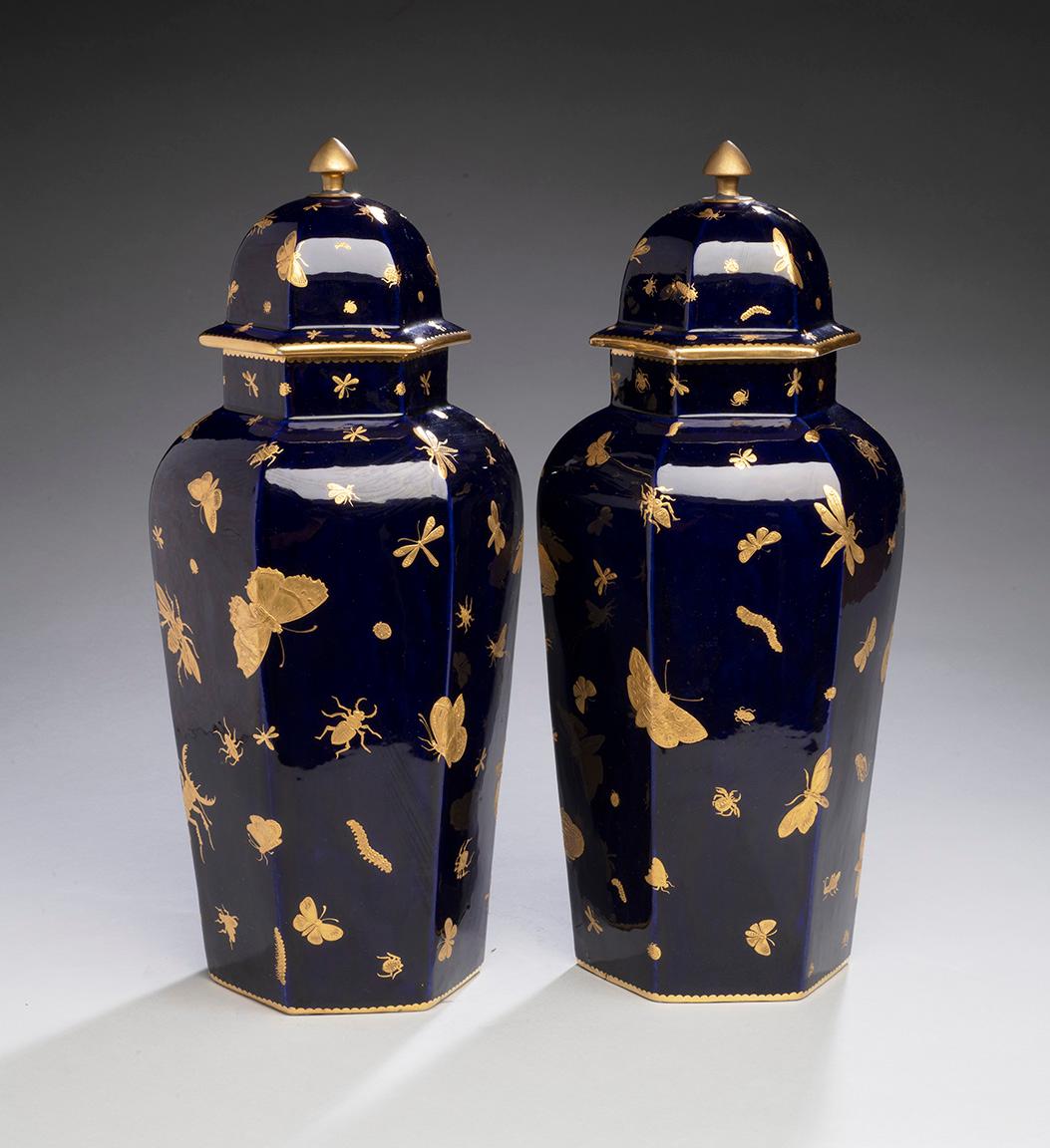 Paire de vases en porcelaine anglaise avec insectes de John Mortlock datant d'environ 1875
