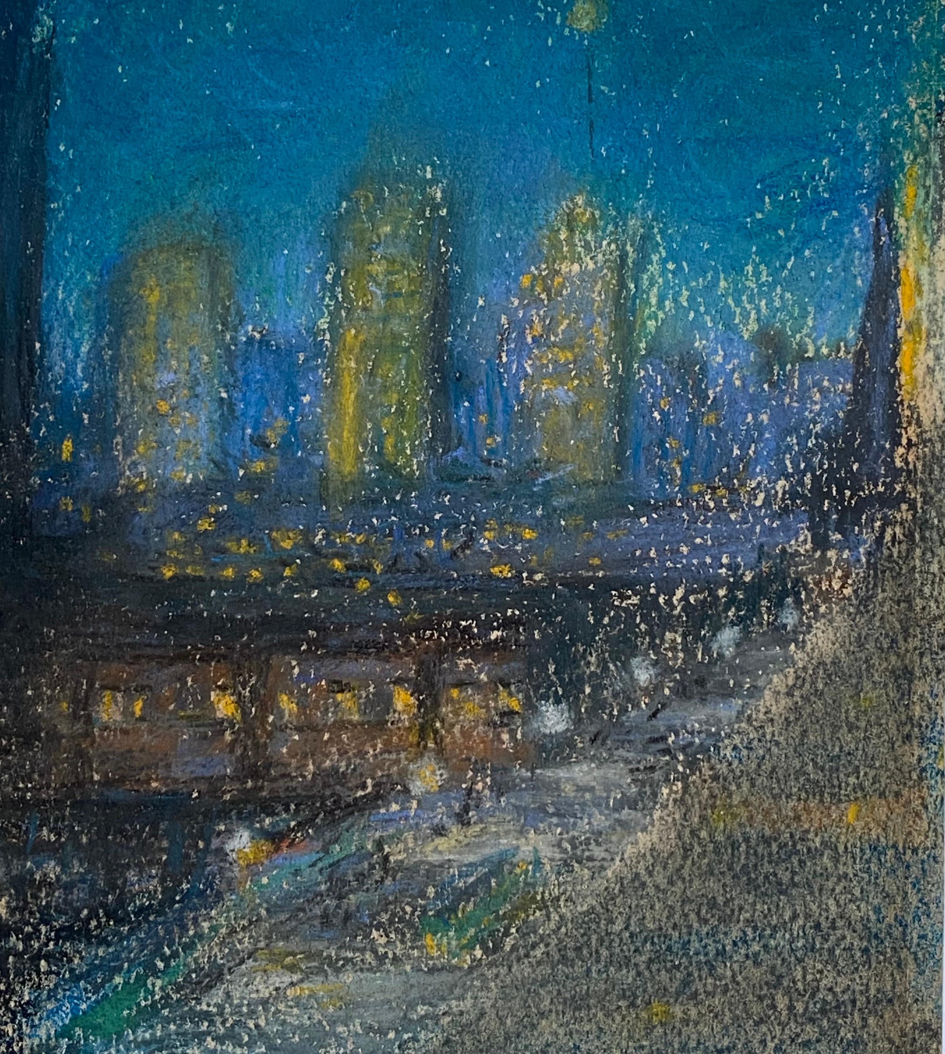 Circa 1920 pastel original sur papier d'une vue crépusculaire de la ville de New York depuis l'East River par George Gardner Symons.... Signé en bas à gauche. L'état est bon. Petites pertes ; vieux ruban adhésif au verso. Signé également au verso.