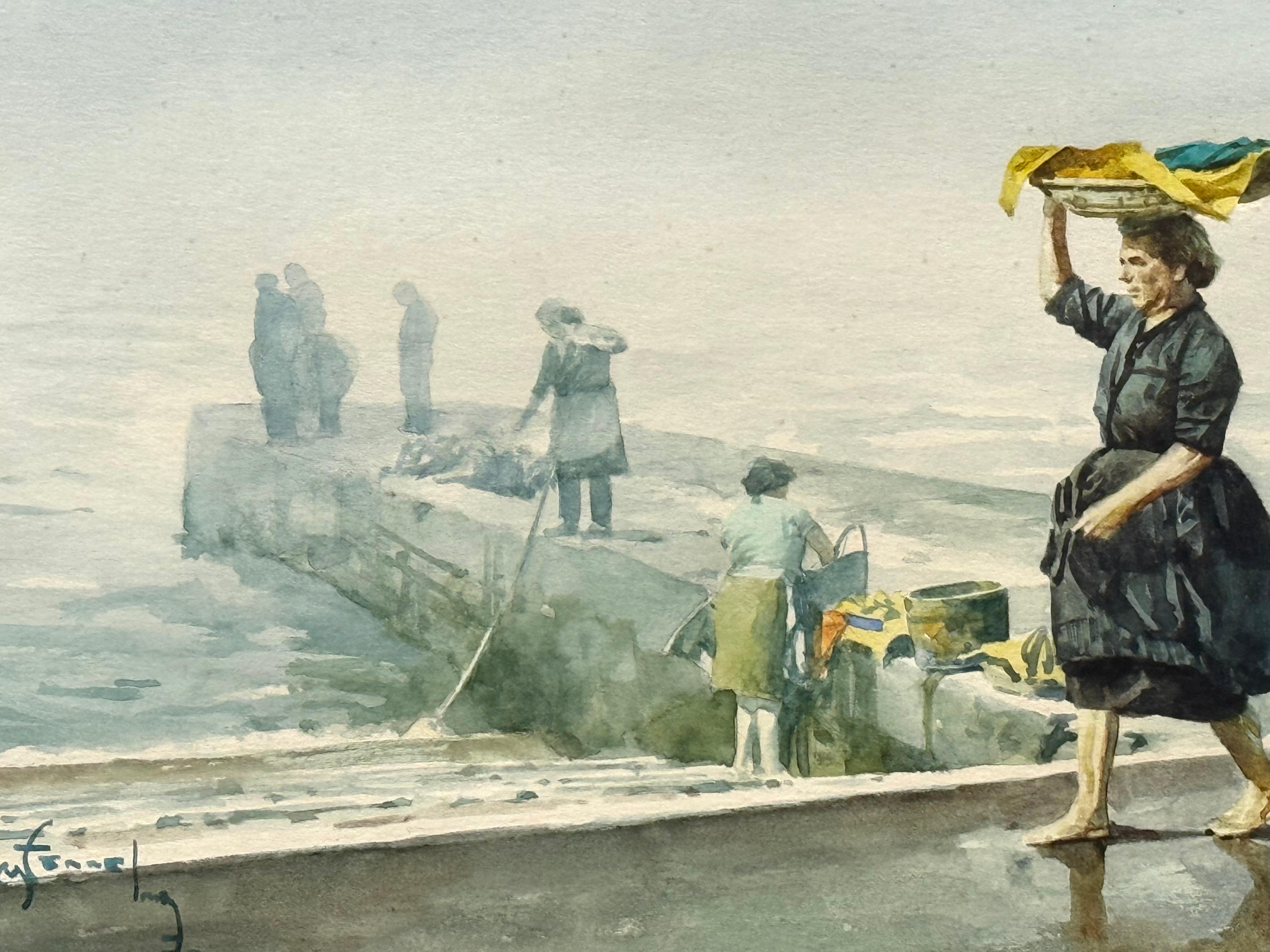 Aquarelle originale sur papier d'archives représentant un groupe de villageois locaux lavant leur linge au bord de la mer. Dans un style académique.  Détail important. Signé par l'artiste et daté 1970 en bas à gauche. D'après les archives des ventes