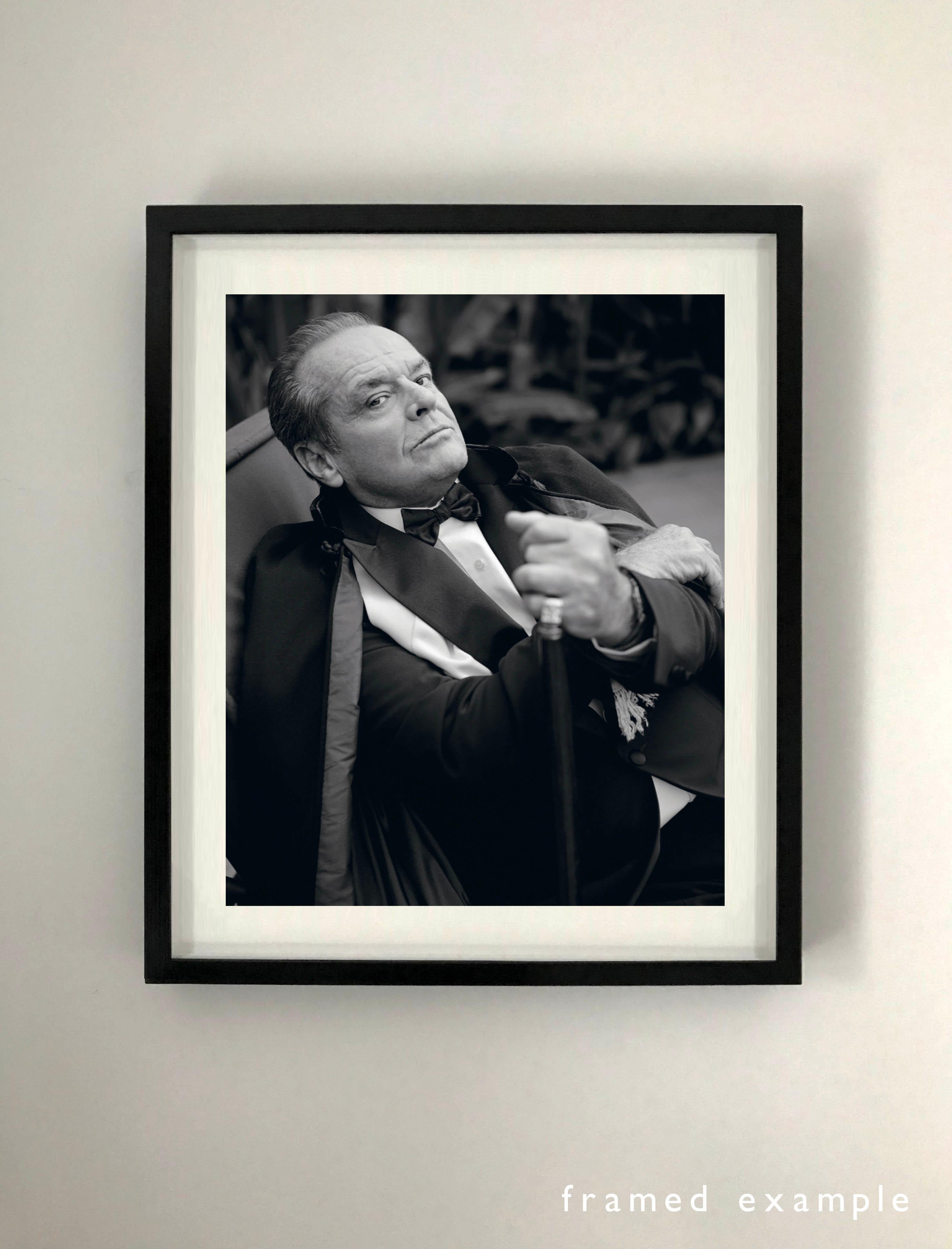 Lorenzo Agius - Jack allongé, Jack nicholson, noir et blanc, photo, 60x48 pouces en vente 1