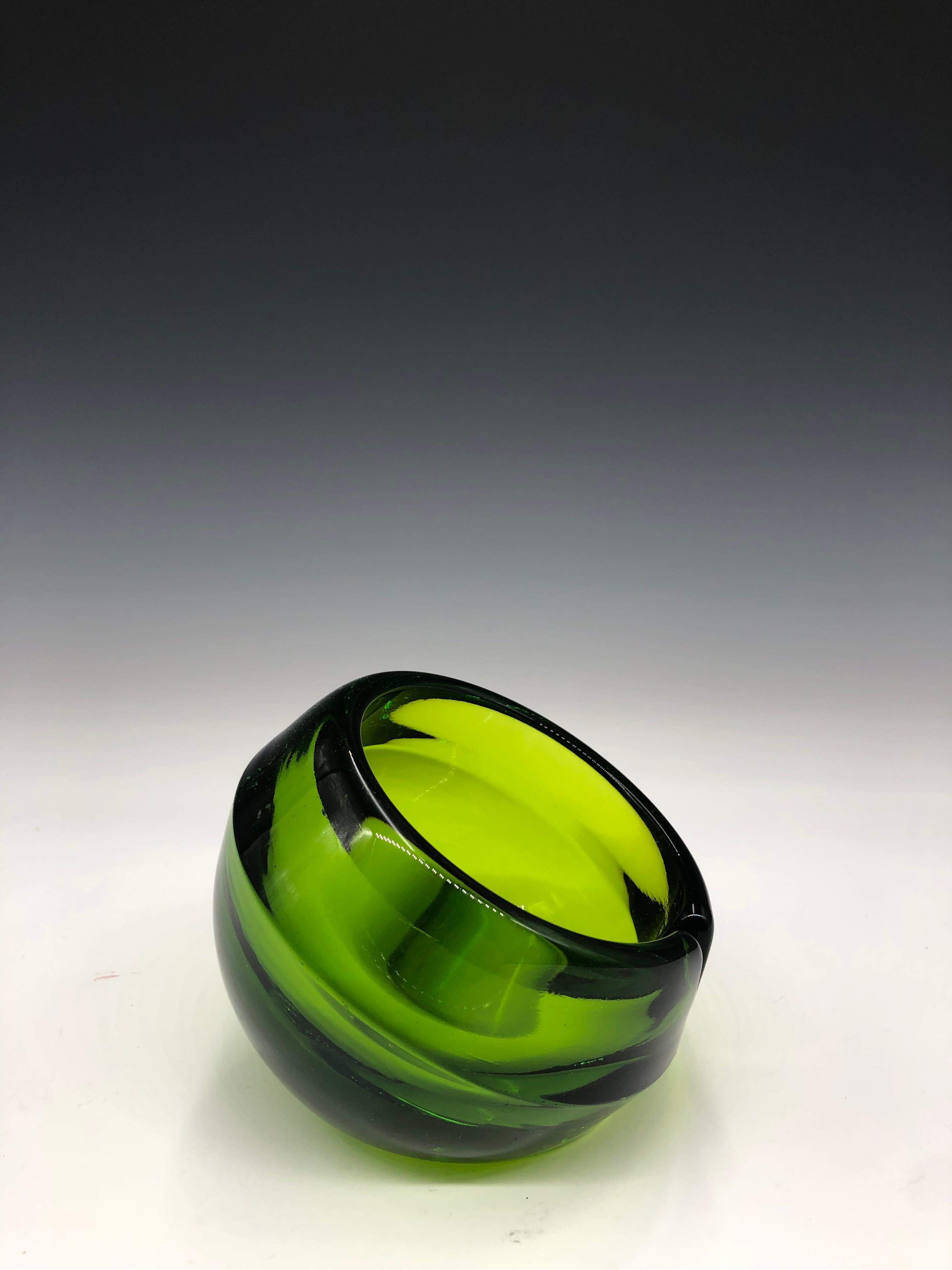 Posacenere a forma di orbita in vetro verde vichingo del 1960, Mid Century Modern 1