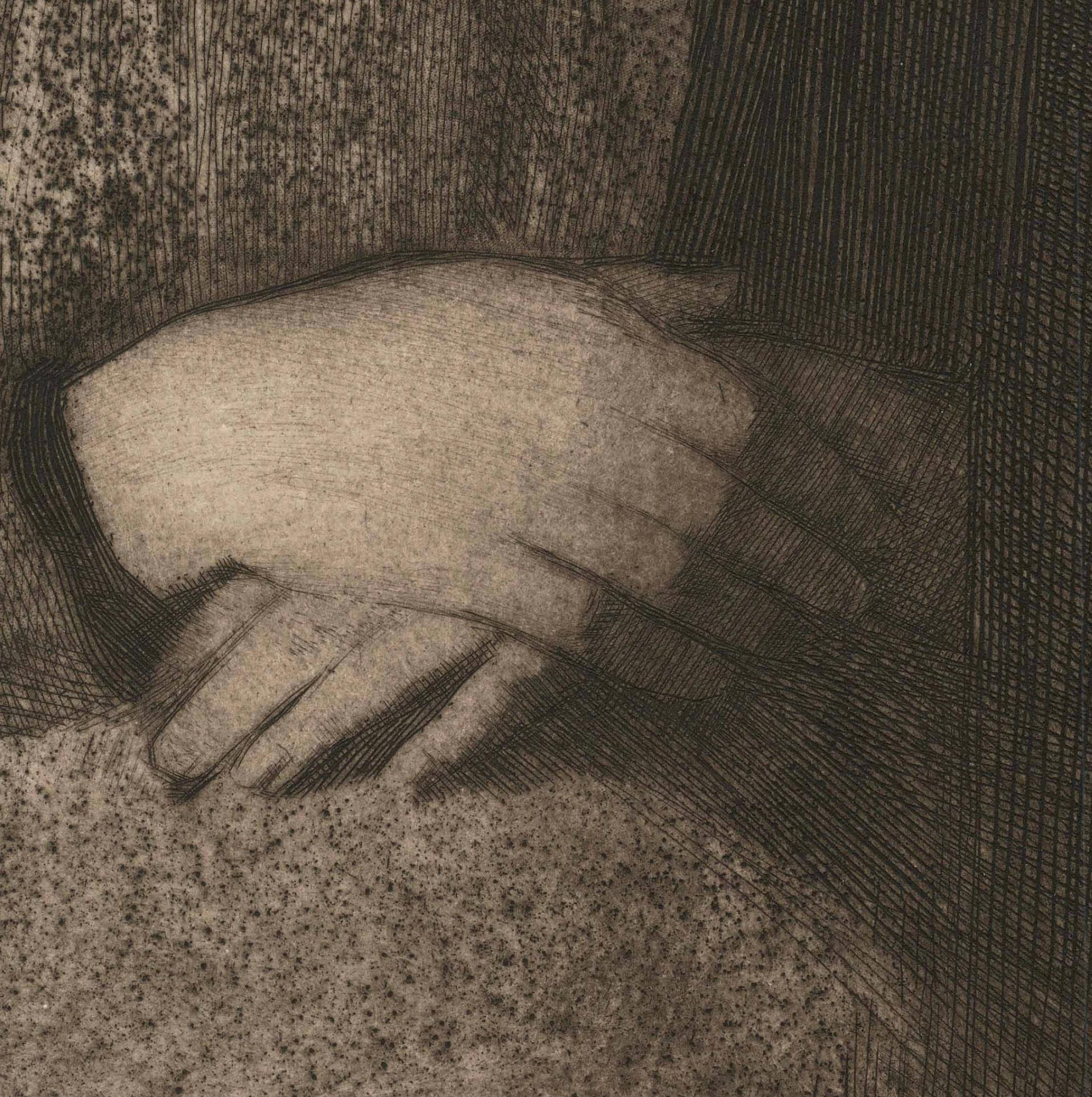 Retrato de mujer con las manos cruzadas, de Kathe Kollwitz. Se ofrece enmarcado.

Tamaño del marco: 20 x 17,5 pulgadas
Tamaño del papel: 12 x 10 pulgadas

Käthe Kollwitz filtró las preocupaciones del Realismo Social a través de retratos oscuros y