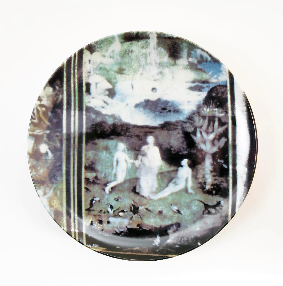 Complete Set of 6 Guggenheim Museum Retrospective Limited Edition Robert Rauschenberg porcelain plates dated 1997. Each plate features a different screen-printed image of Rauschenberg's work with screened signature on the verso. Sold in its original