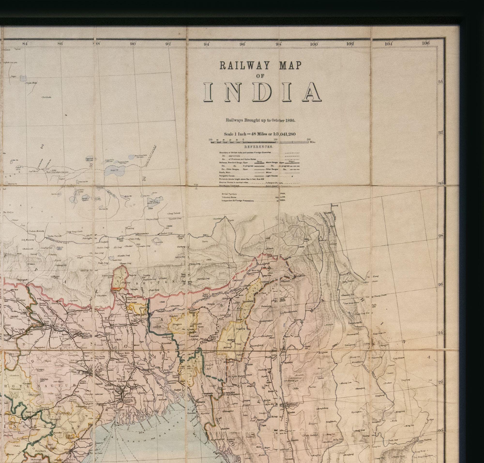 THUILLIER, Oberst Henry Ravenshaw.

Eisenbahnkarte von Indien. Bis Oktober 1895 eingeführte Eisenbahnen. Maßstab 1 Zoll = 48 Meilen oder 1:3.041.280.
(Kalkutta), veröffentlicht unter der Leitung von Oberst H. Thuillier, R.E., Generalinspektor von