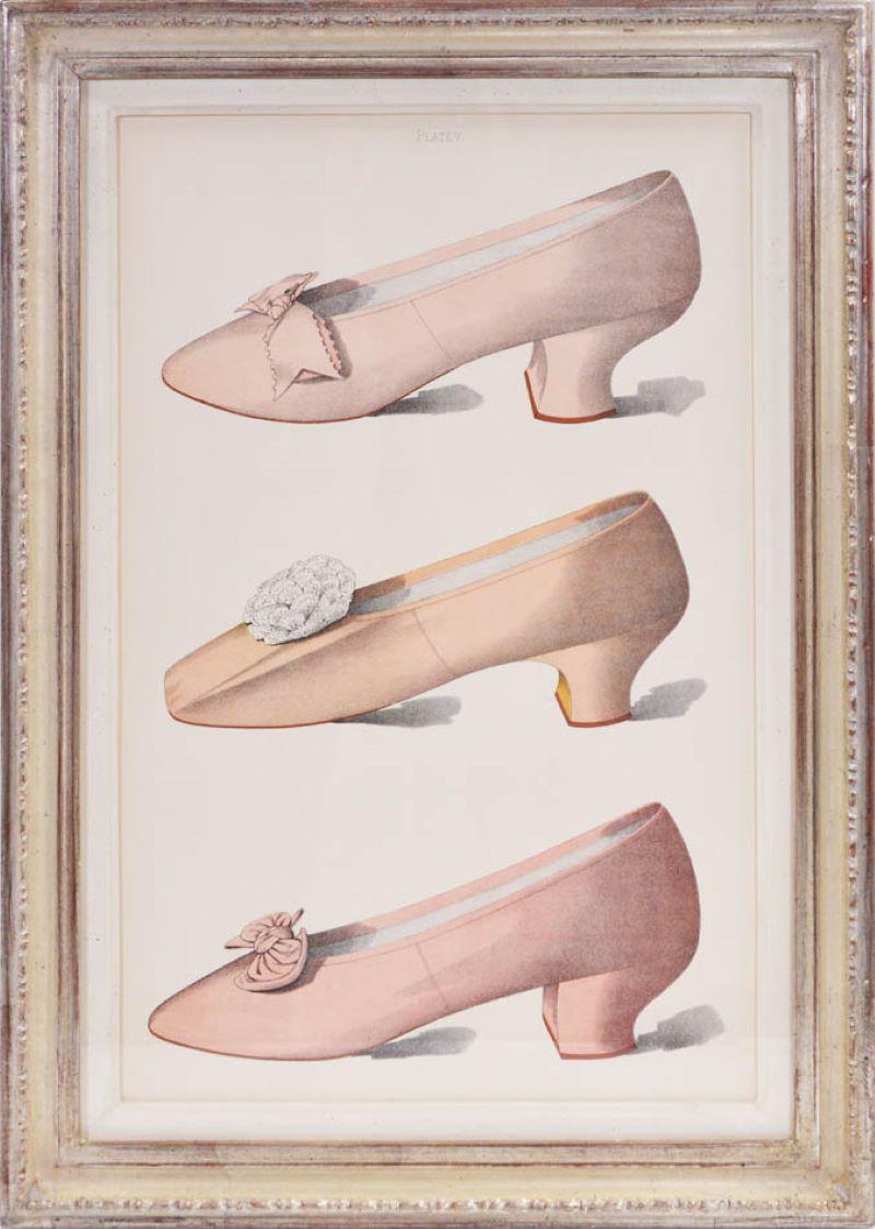 Groupe de quatre chaussettes de robe pour femmes du XIXe siècle - Naturalisme Print par Thomas Greig Watson