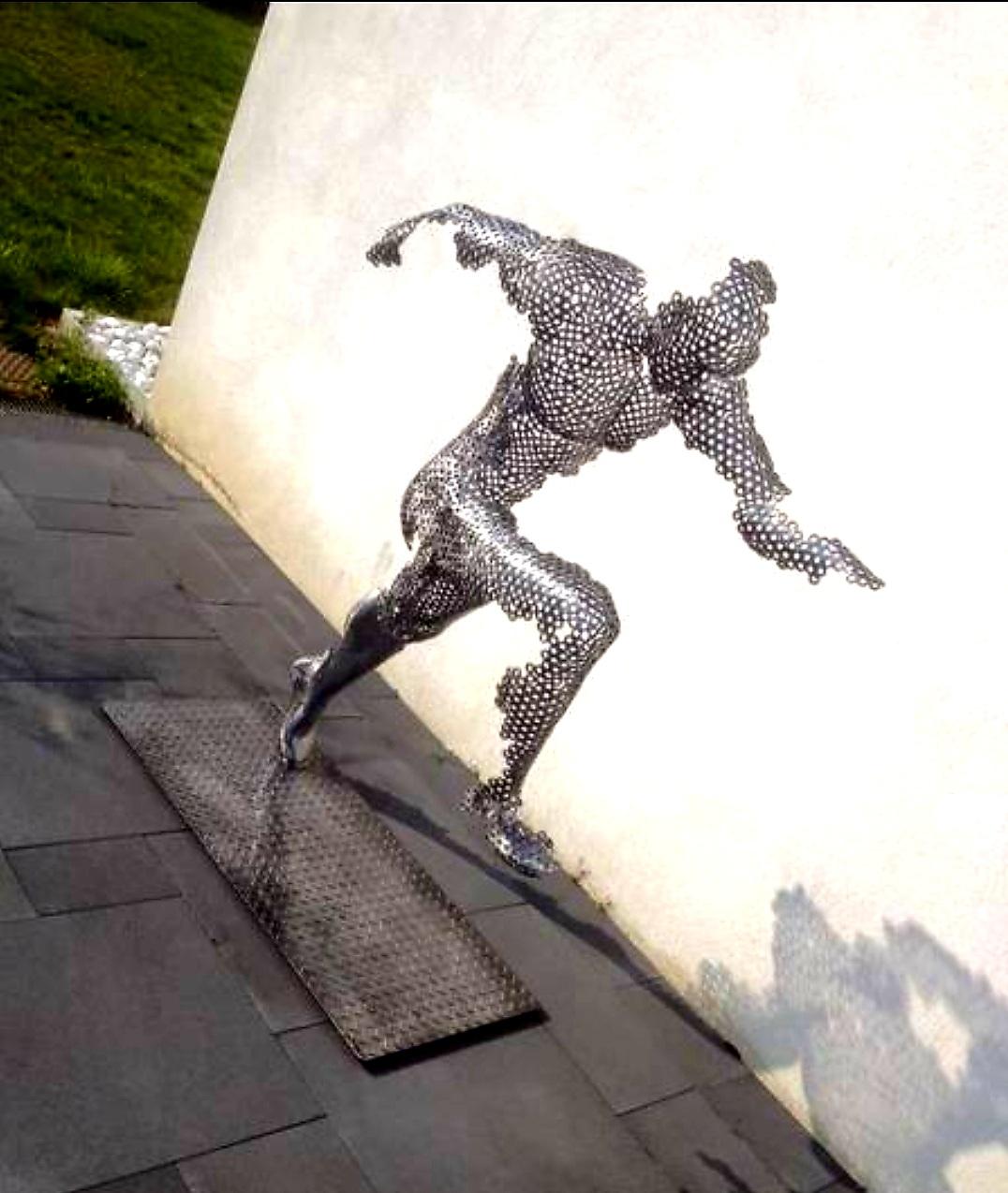 VYKI - The Runner XL Steel Sculpture 1