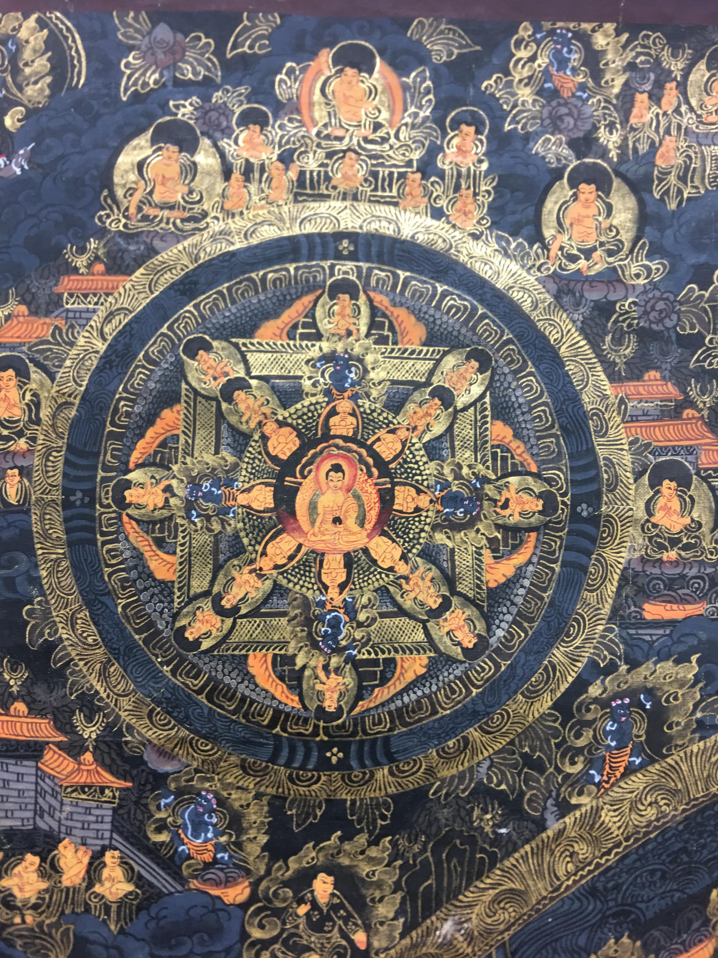 Ten Mandala peint sur toile en or véritable 24 carats est une peinture thangka unique en son genre. La thangka est un rituel que les peintres bouddhistes utilisent pour prier ou méditer. Le processus de fabrication d'une thangka comporte plusieurs