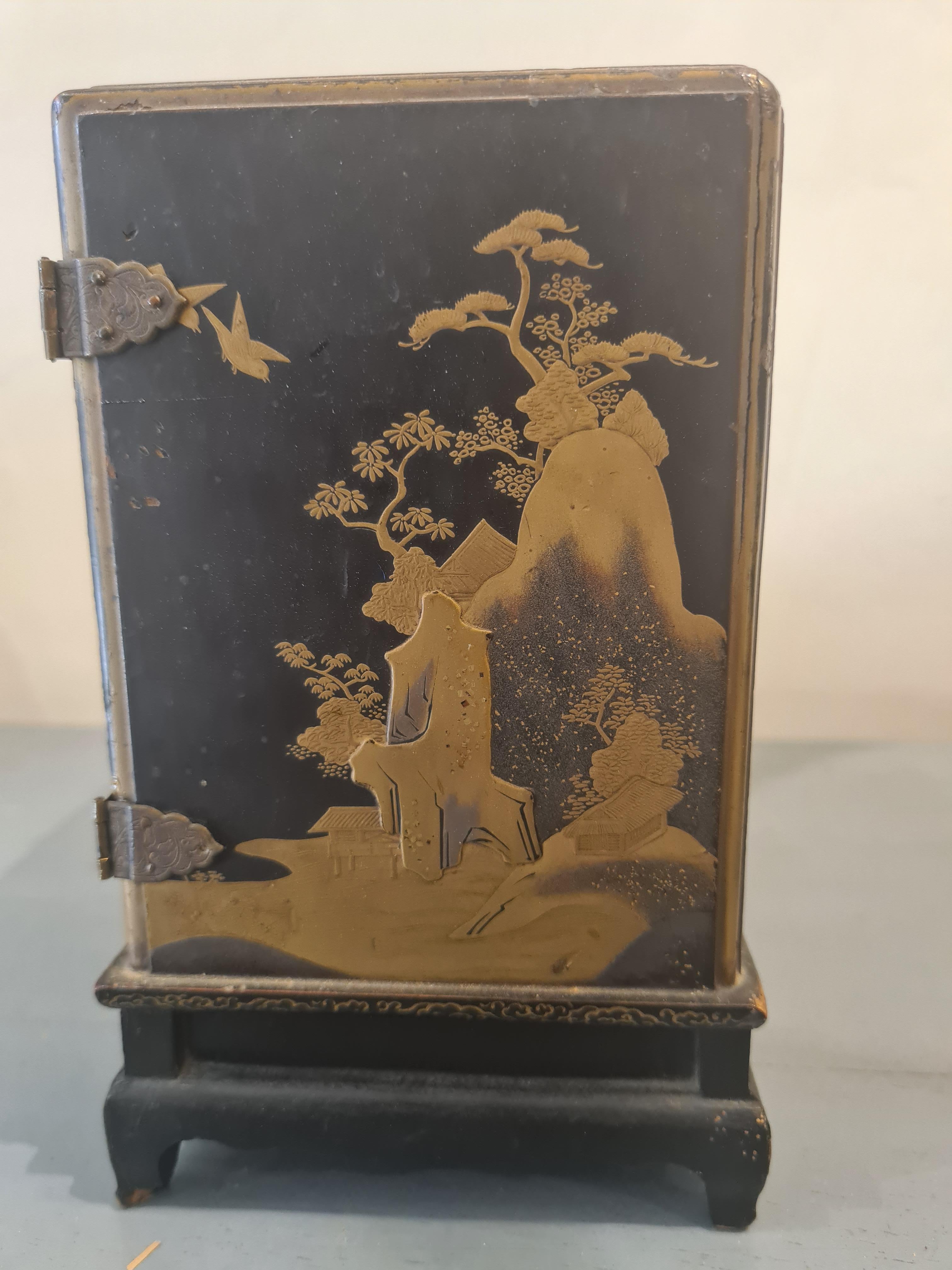 Paire d'armoires japonaises laquées Maki-e Période Meiji 漆器 蒔絵 塗物 漆塗 en vente 4