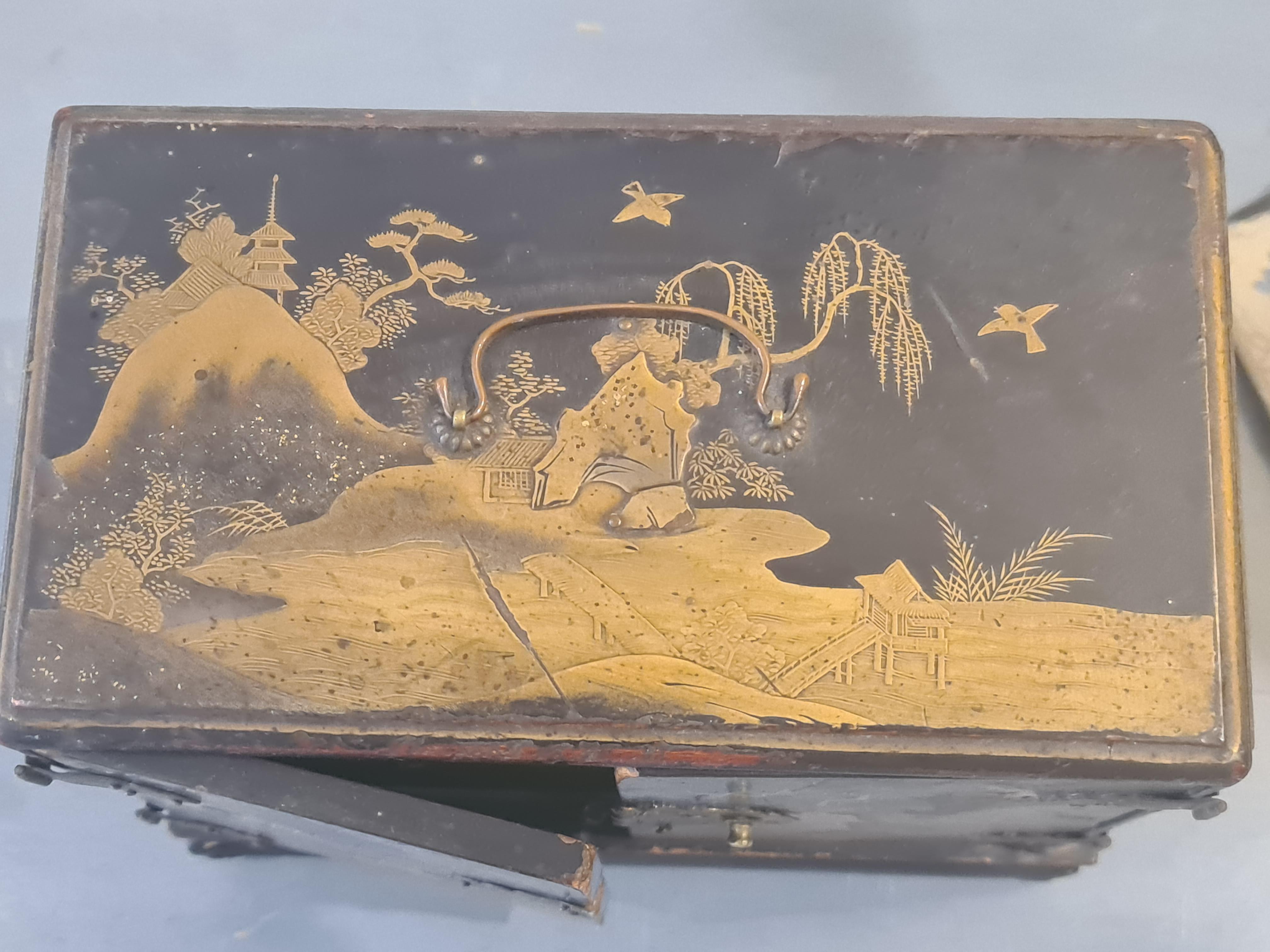 Paire d'armoires japonaises laquées Maki-e Période Meiji 漆器 蒔絵 塗物 漆塗 en vente 7