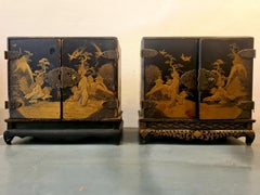 Pair Japanese Lacquered Maki-e Meiji Period Cabinets 漆器 蒔絵 塗物 漆塗
