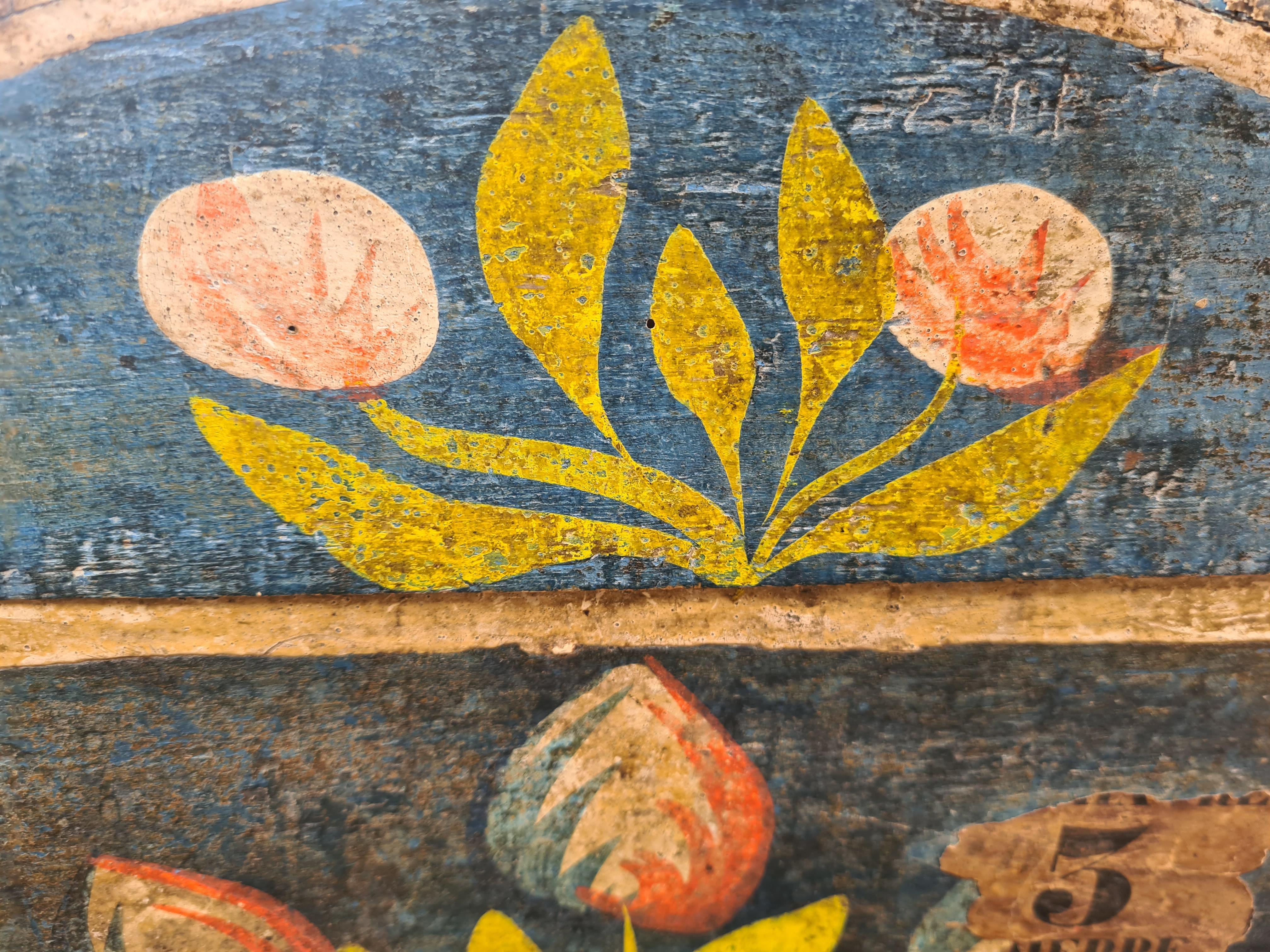 Cassapanca da sposa in legno dipinta con arte popolare europea del XIX secolo in vendita 2
