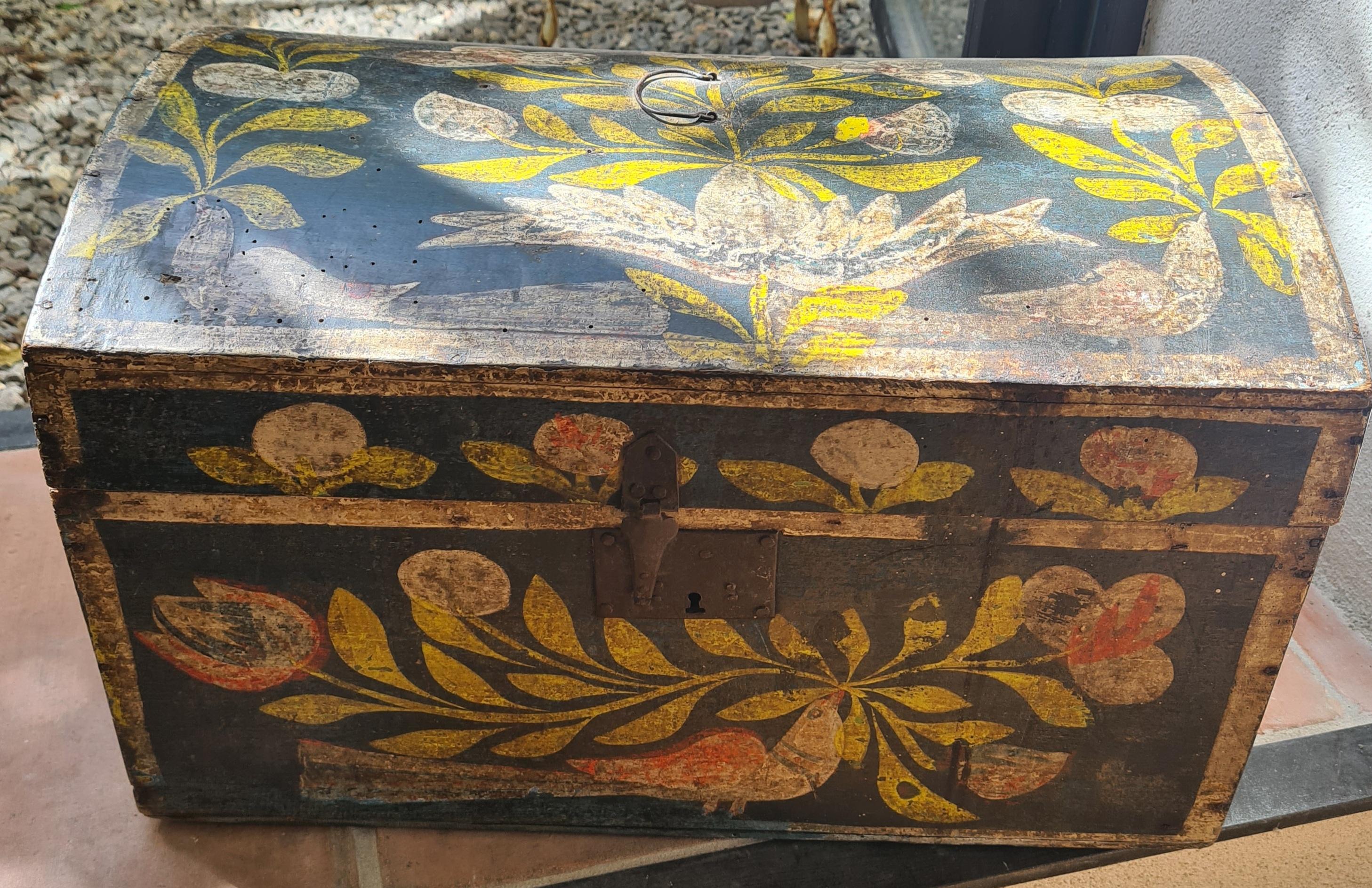 Cassapanca da sposa in legno dipinta con arte popolare europea del XIX secolo in vendita 12