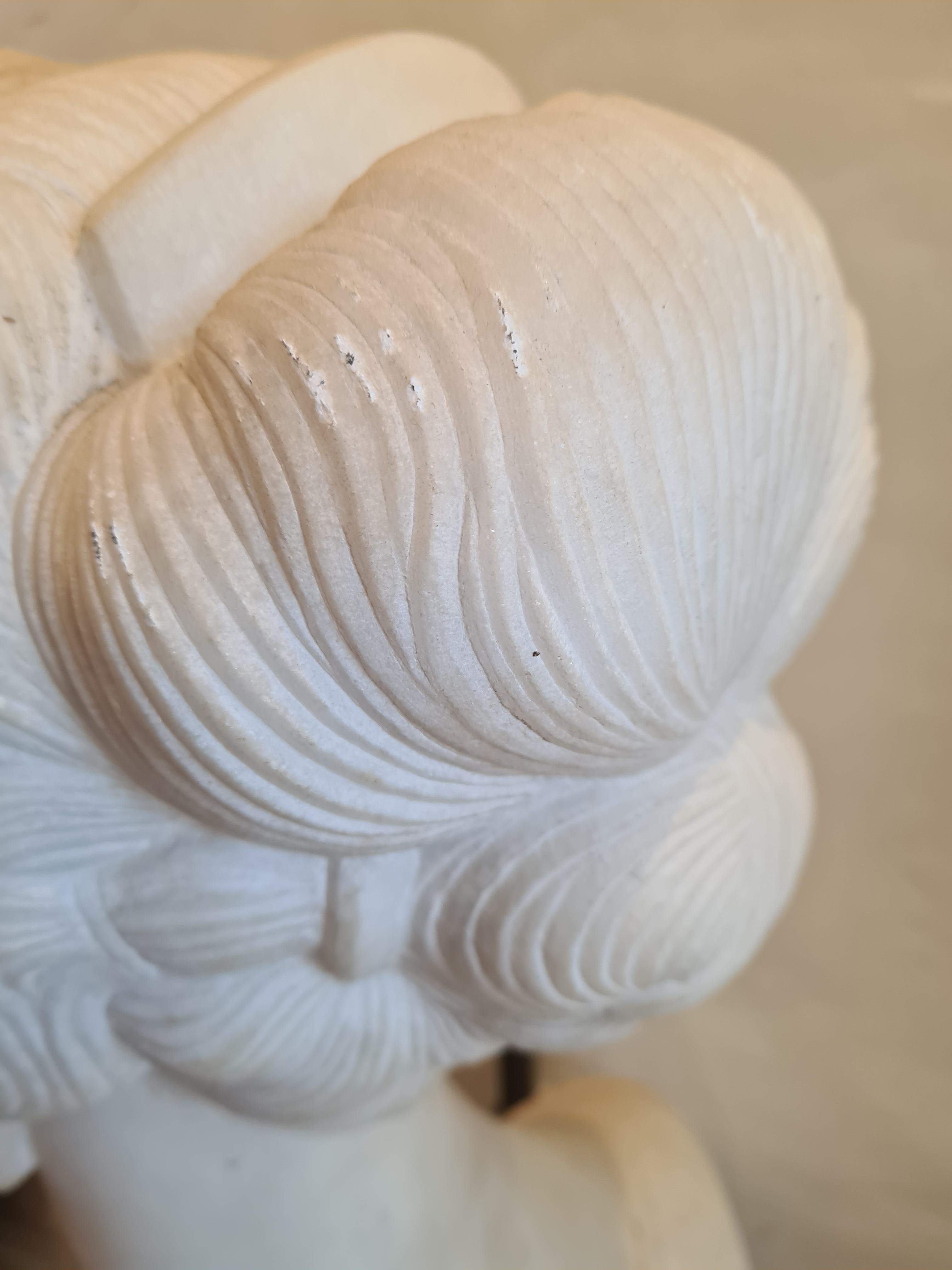 Buste en marbre de Carrare d'époque Art Déco. 5