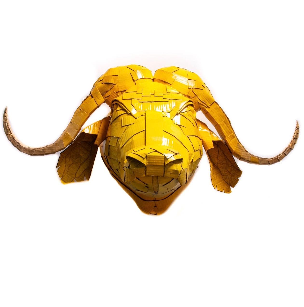 Buffalo n° 2 en jaune caramel avec détails en feuilles d'or - Art de Justin King