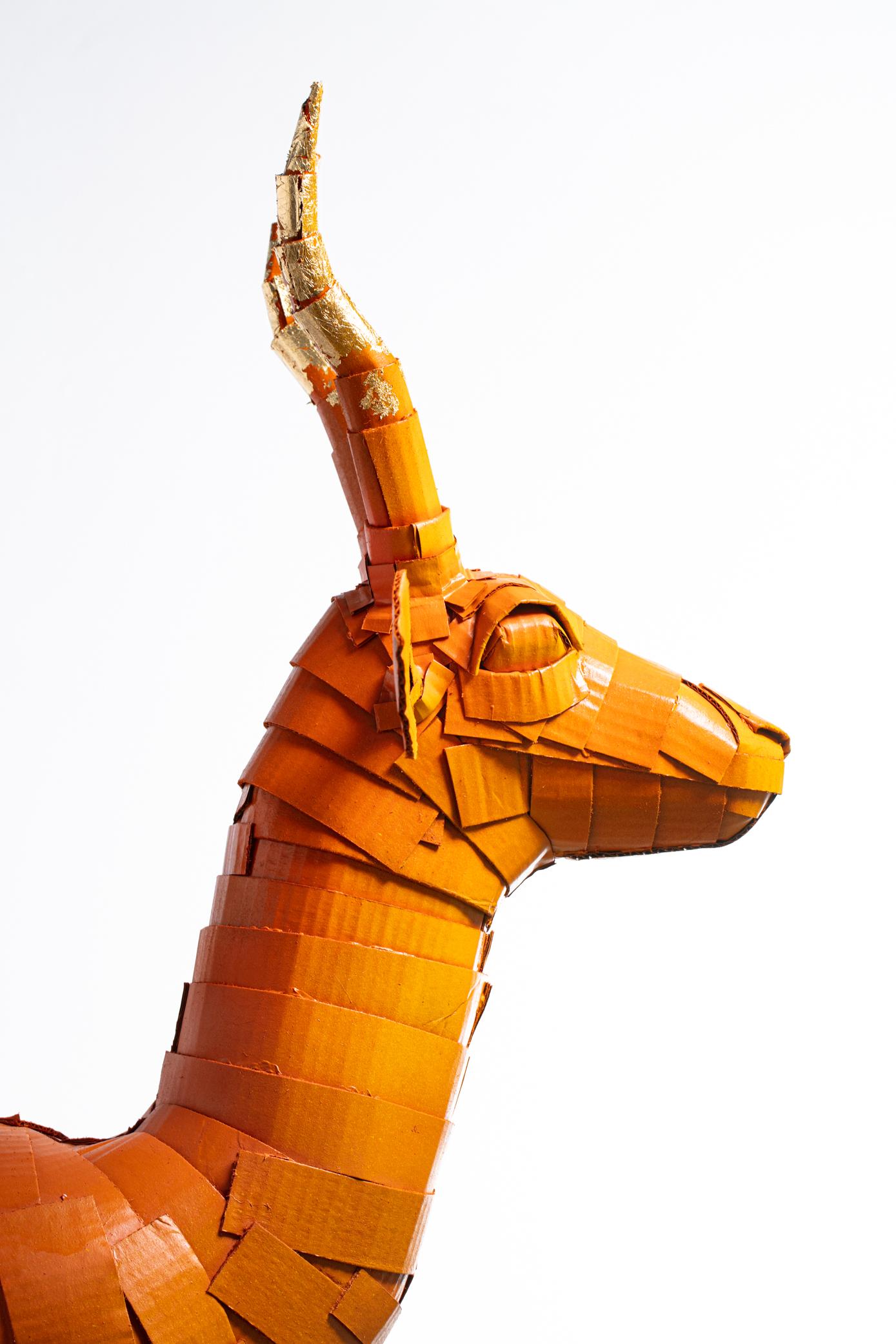 Gazelle #5 in Persimmon Orange mit Blattgoldhorn-Detail im Angebot 1