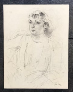 Giovane donna seduta