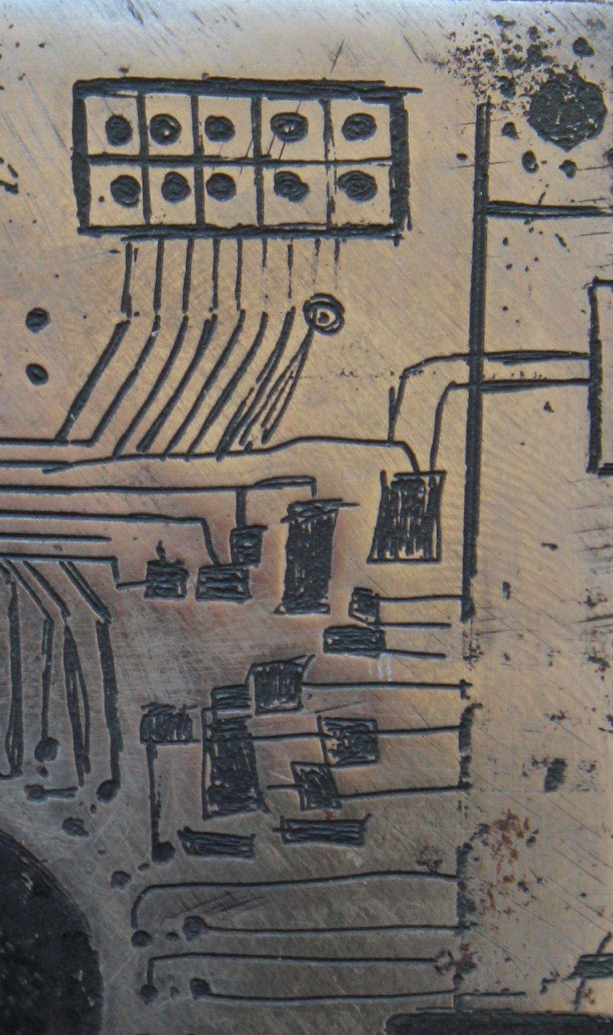 Zane Elerte (1987) Casa

Medaglia, ferro opaco, inciso, 78x68x8 mm

La medaglia è un oggetto astratto di forma quadrata realizzato in ferro opaco e inciso con un disegno. Misura 78x68x8 mm e ha una sensazione di peso e consistenza. La superficie