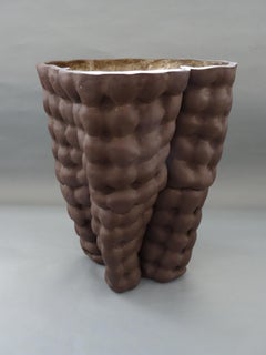 Vaso a bolla marrone, massa in pietra, h 27,5 cm