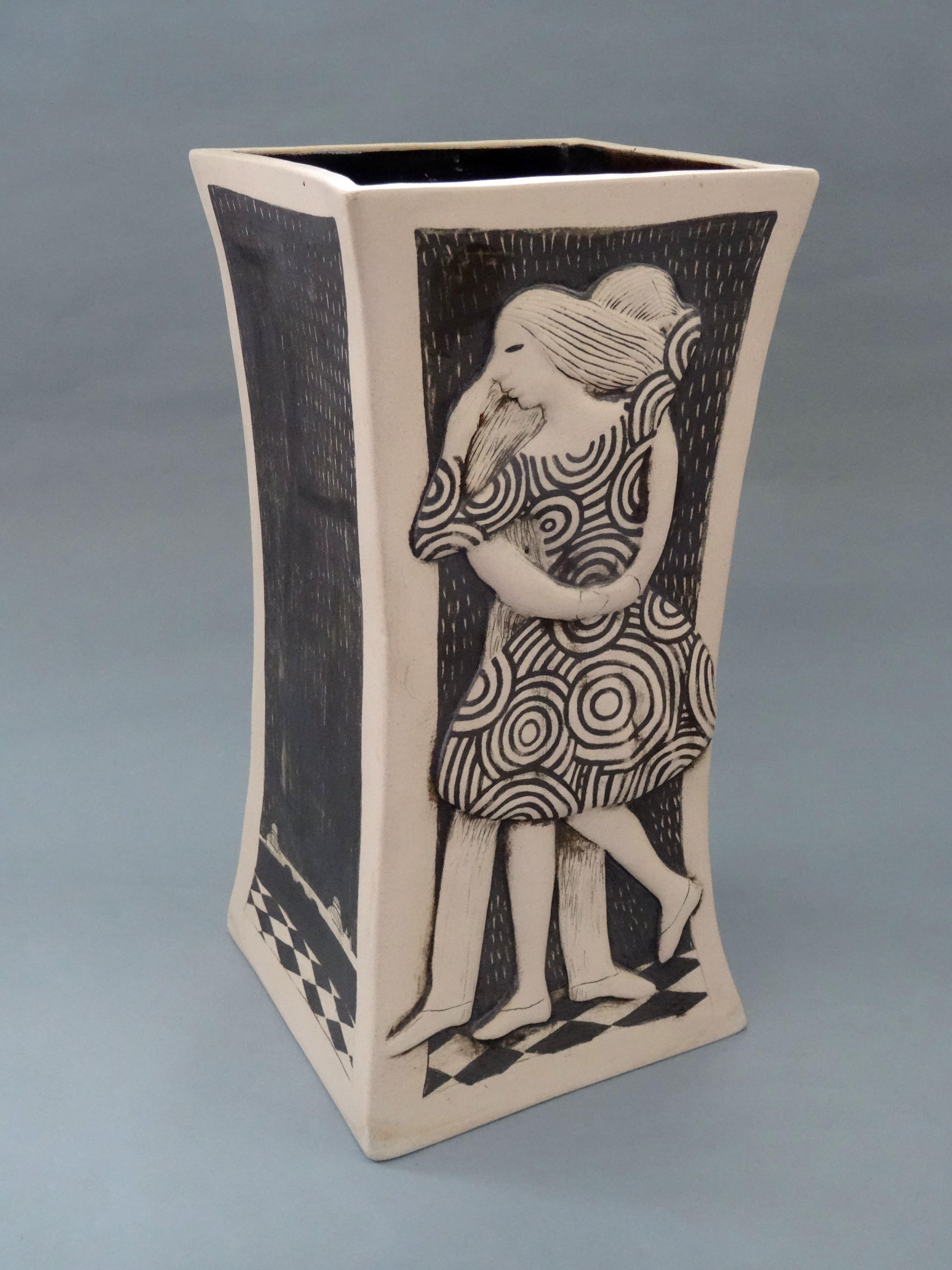 Quadratische Vase „Couple“  2012. Steingut, H 28,5 cm