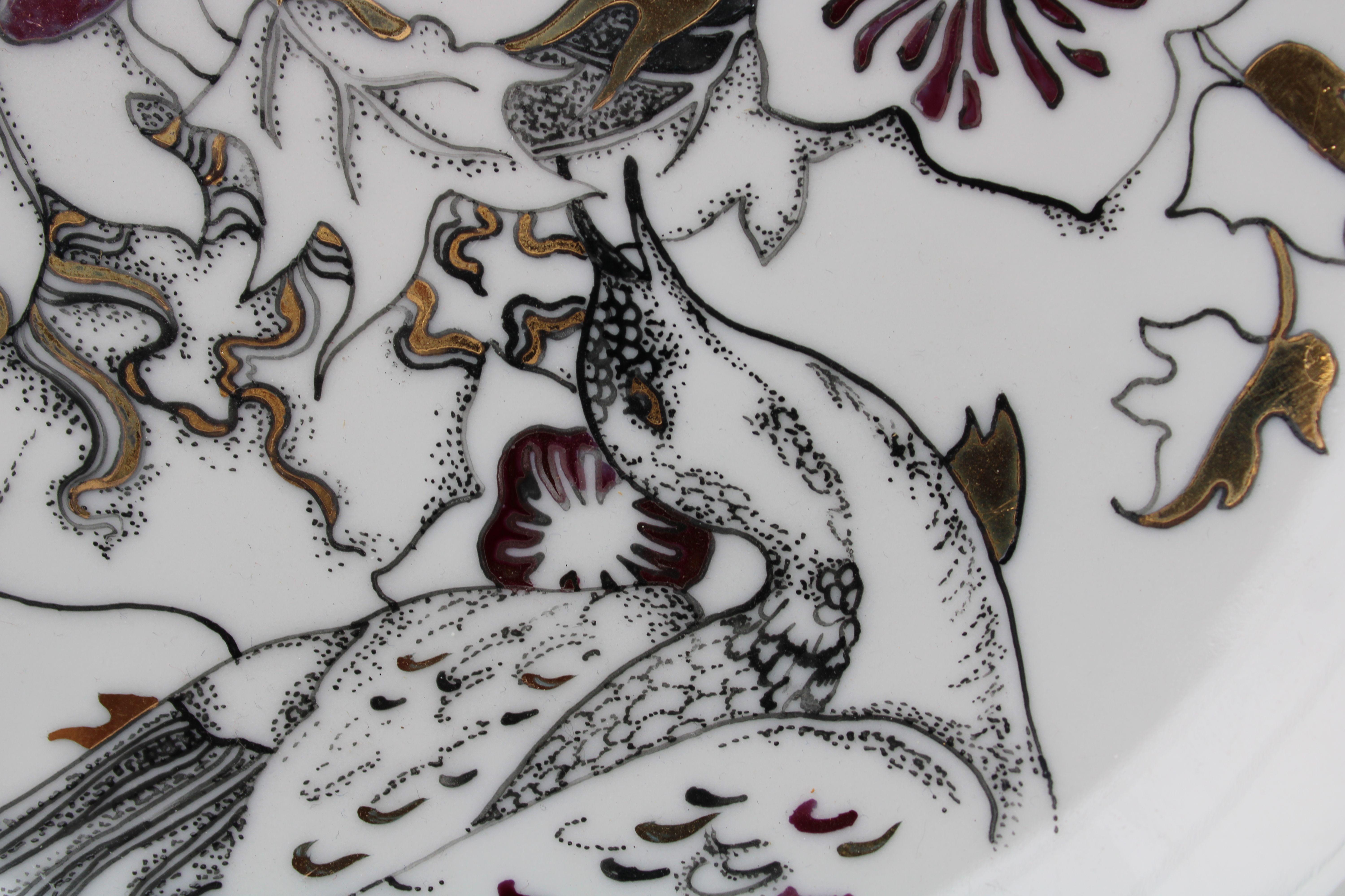 Oiseaux  Assiette en porcelaine peinte, diamètre 20,5 cm, 2009, en vente 3