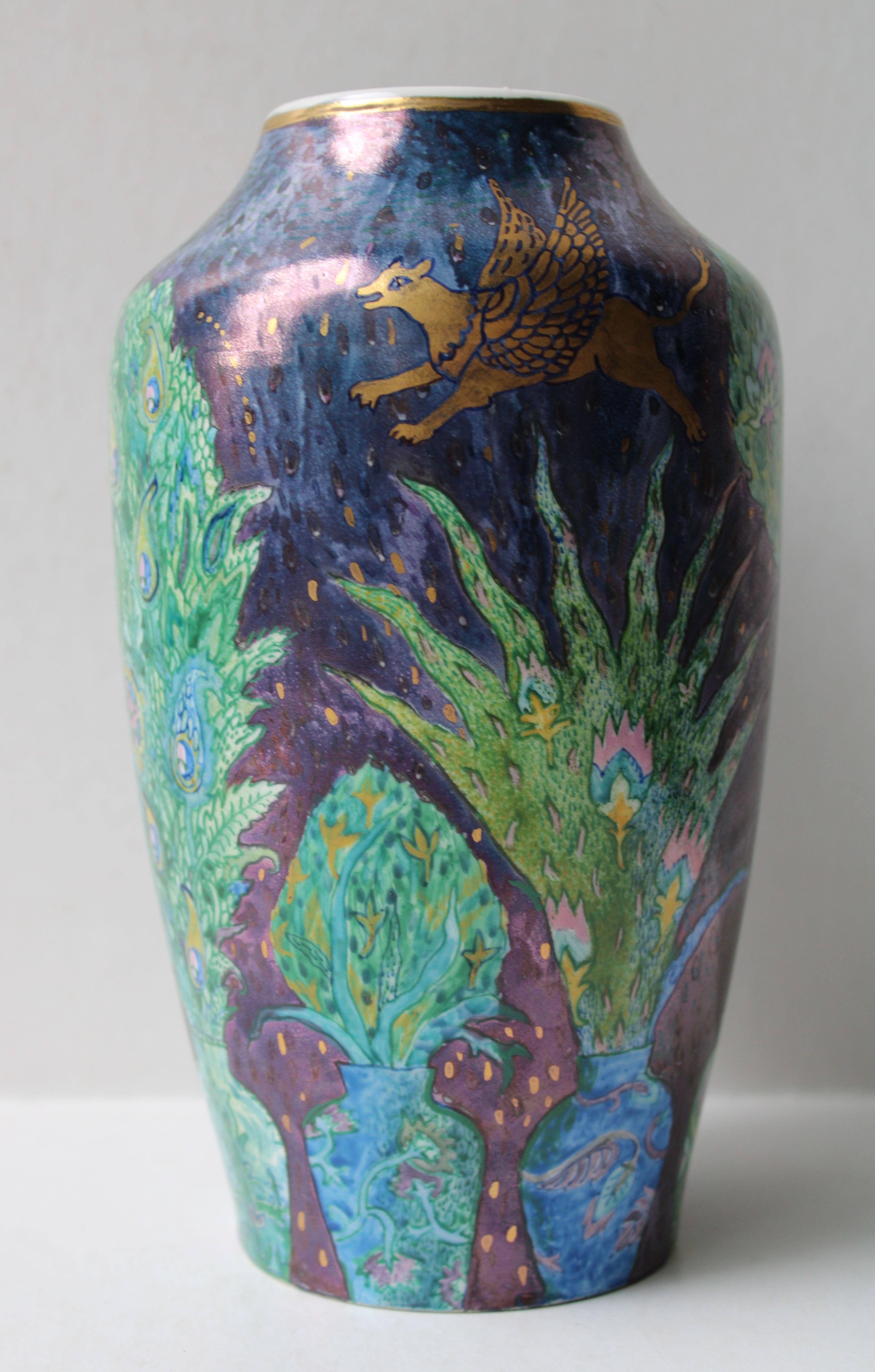 Nacht  2009. Bemalte Porzellanvase, ca. 20 cm, Diamant. 11 cm – Art von Ieva Krumina