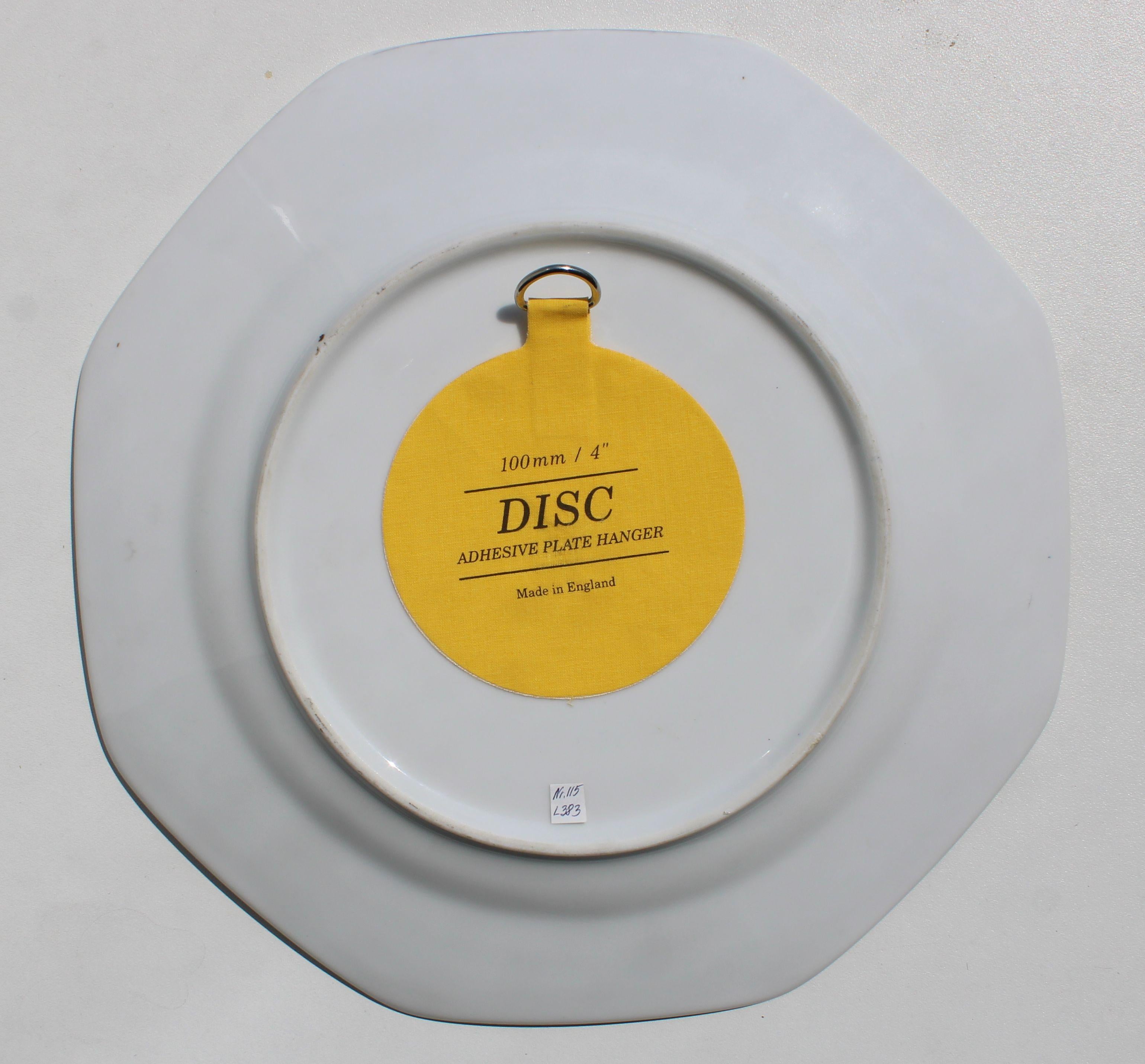 Plates with the motive of Holland  Porcelain, diam. 31 cm (3 pieces set) For Sale 3