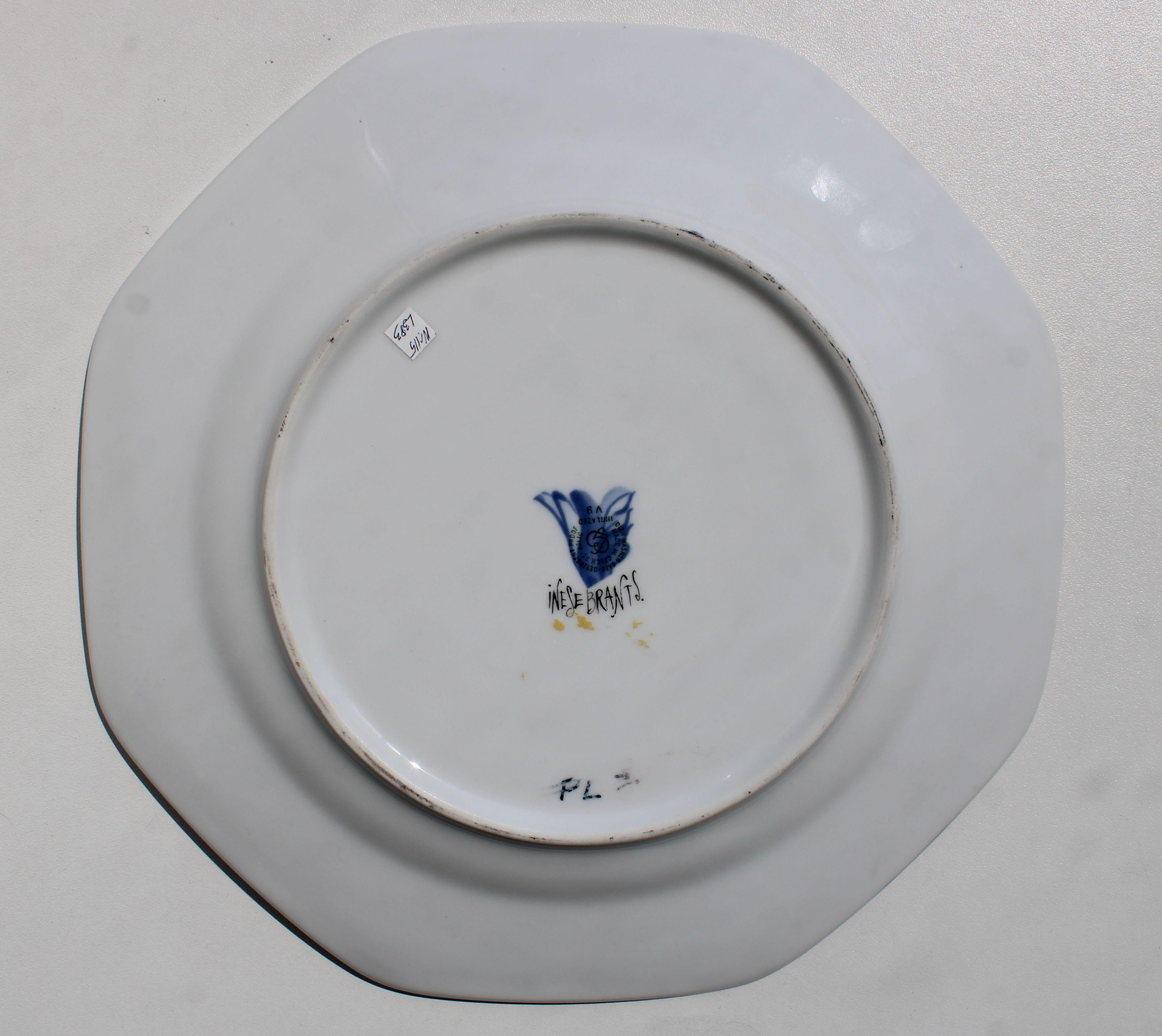 Plates with the motive of Holland

Porcelain, diam. 31 cm

Plates with the motif of Holland, made of porcelain and with a diameter of 31 cm, come in a set of three. Each plate features a hand-painted vase design that adds a touch of elegance and