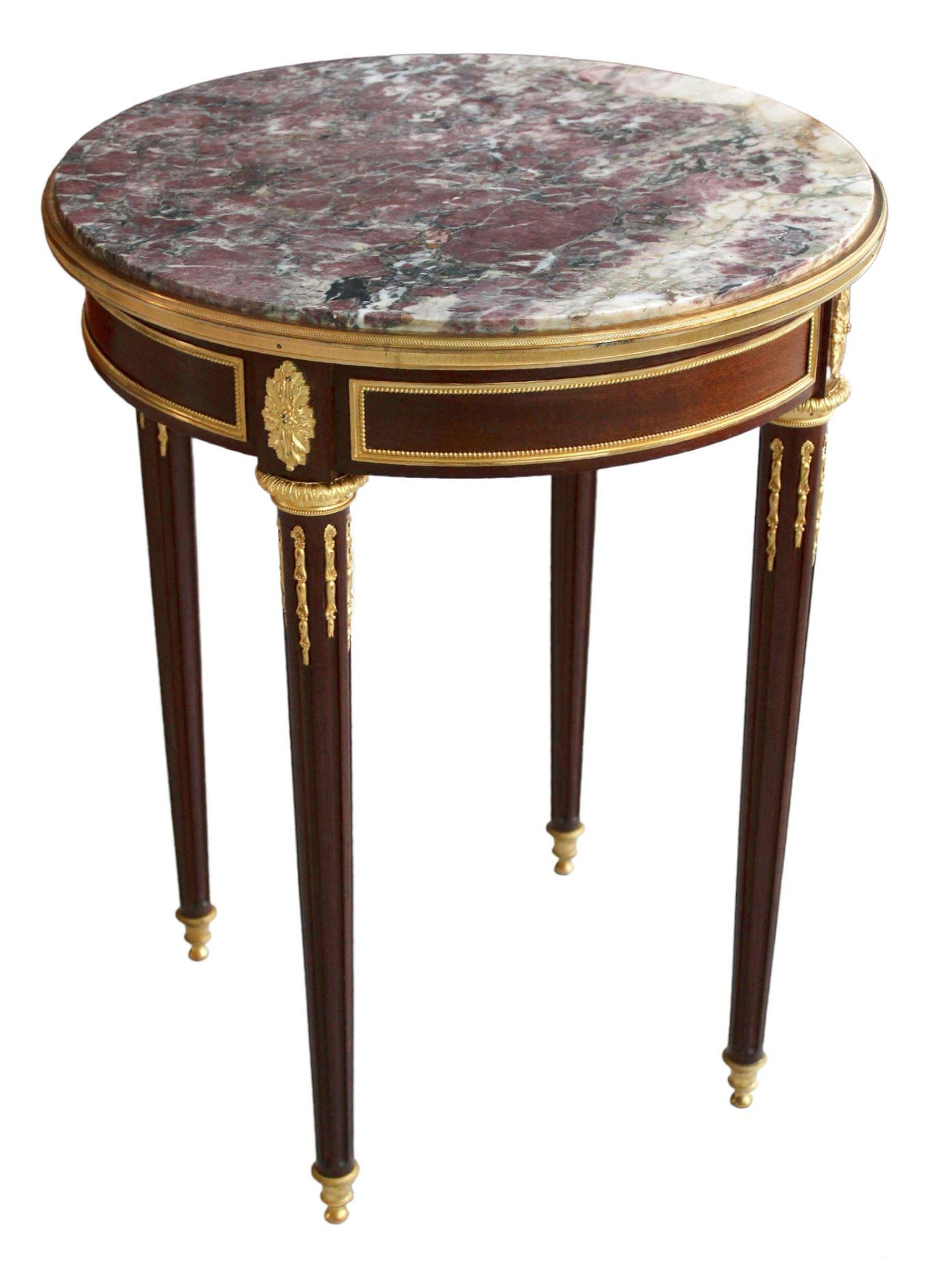 Franz Linke (1855-1946)

Tisch aus Eiche, furniert mit Mahagoni, Marmorplatte, vergoldete Bronze, Beine aus Mahagoniholz, 75,5 cm; T 59 cm