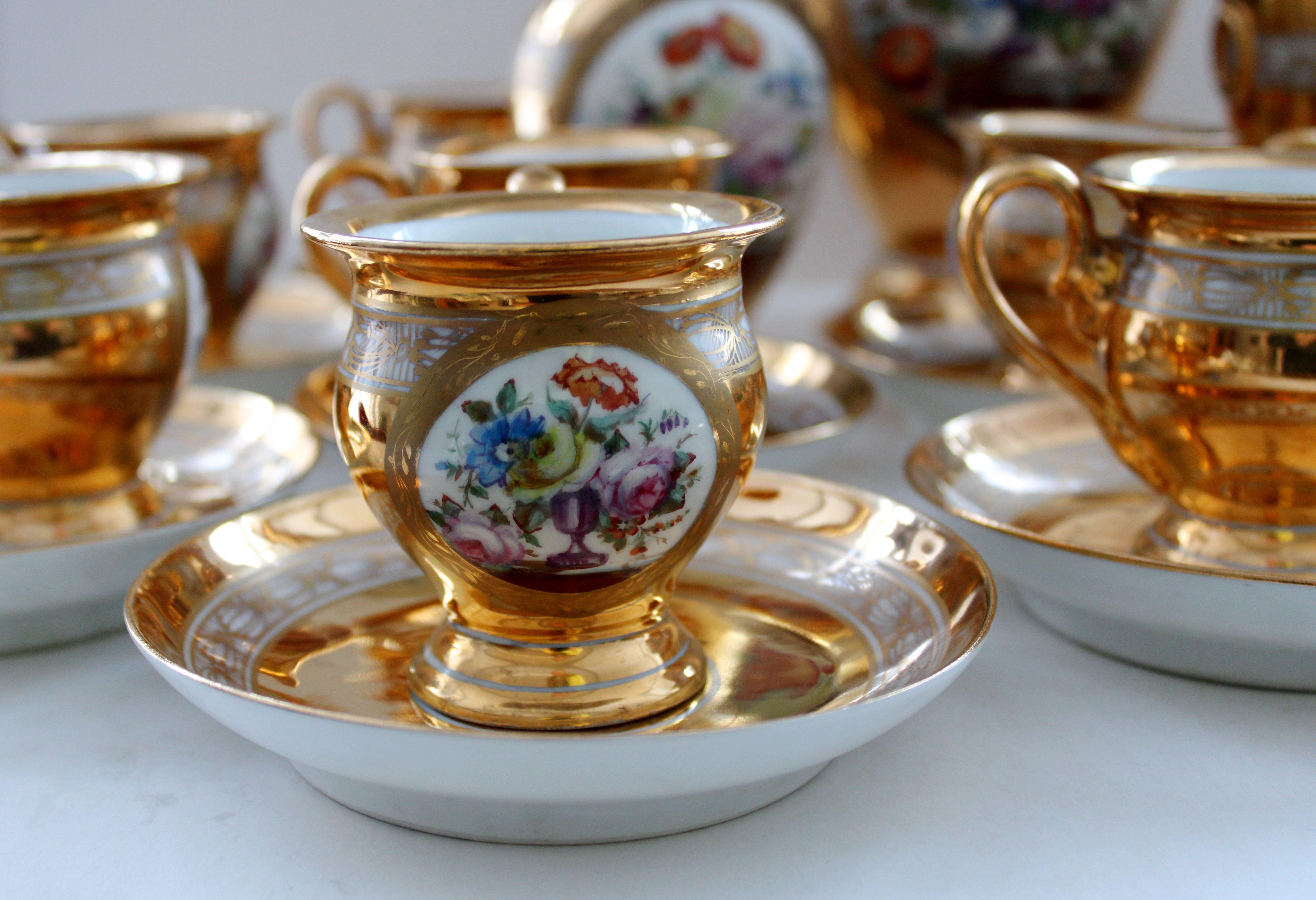 Tea Set for 12 persons 1949, porcelain, gilding, initials G.D. For Sale 3