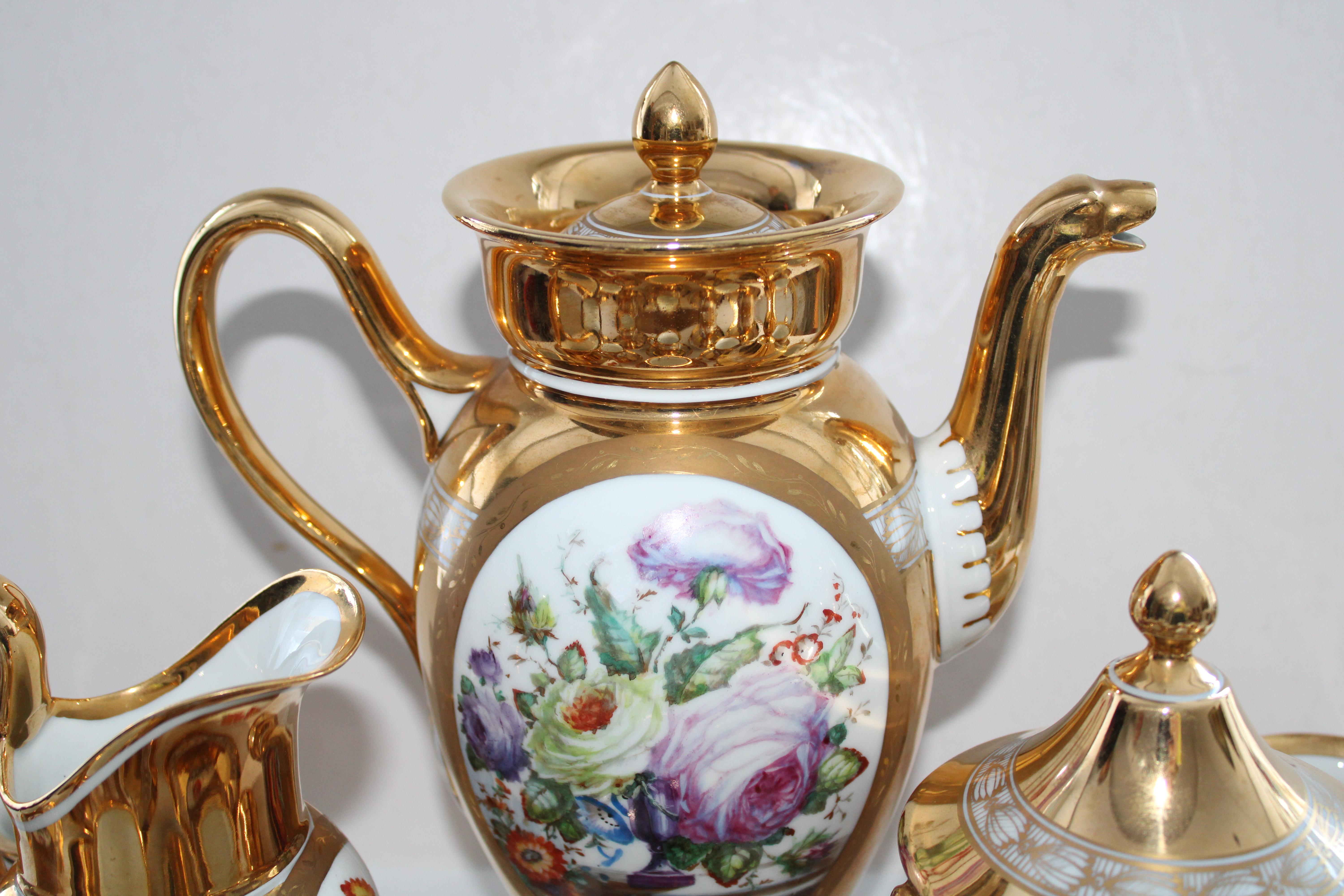 Tea Set for 12 persons 1949, porcelain, gilding, initials G.D. - Baroque Sculpture by Le Tallec