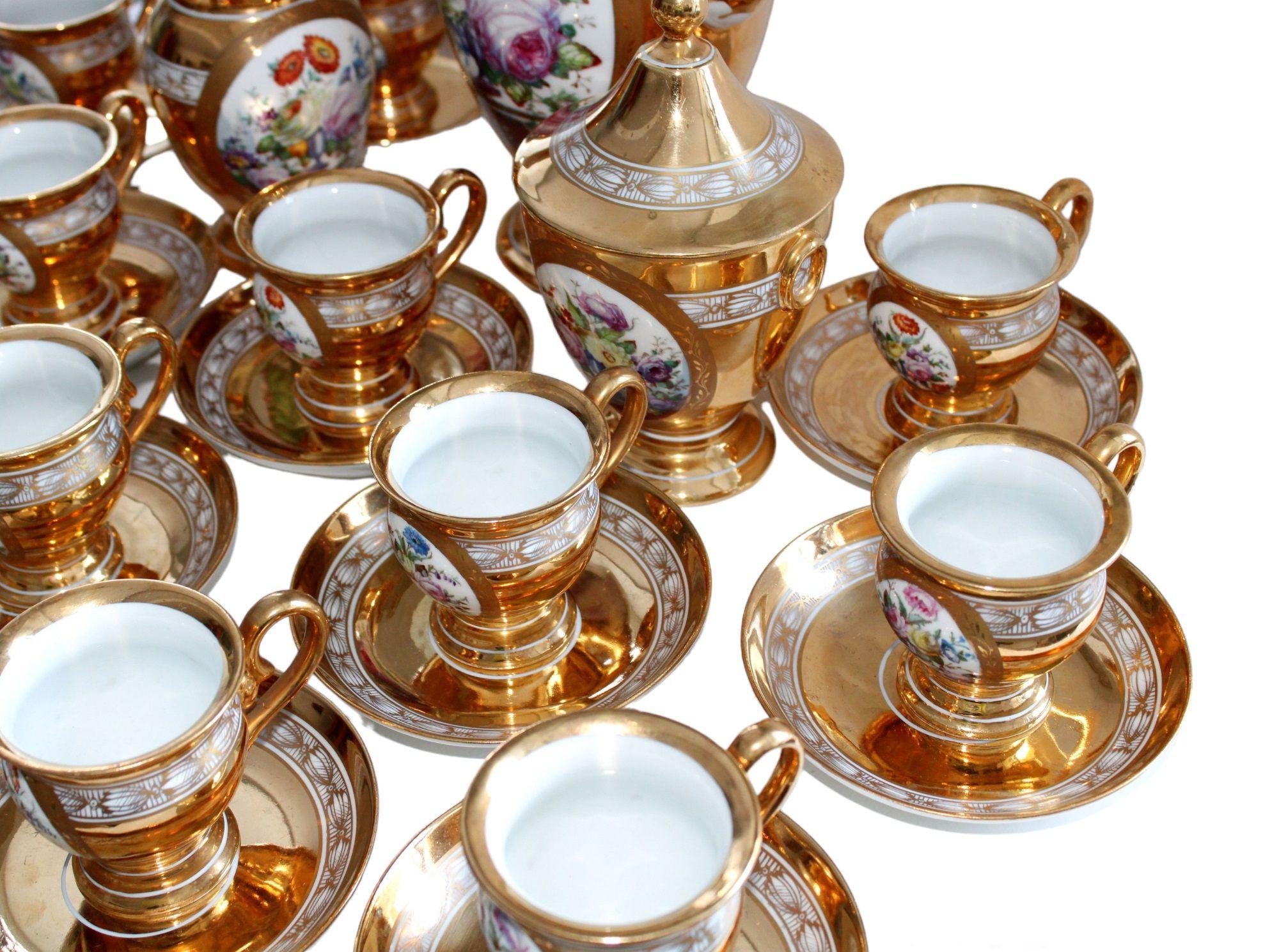 Tea Set for 12 persons 1949, porcelain, gilding, initials G.D. For Sale 15