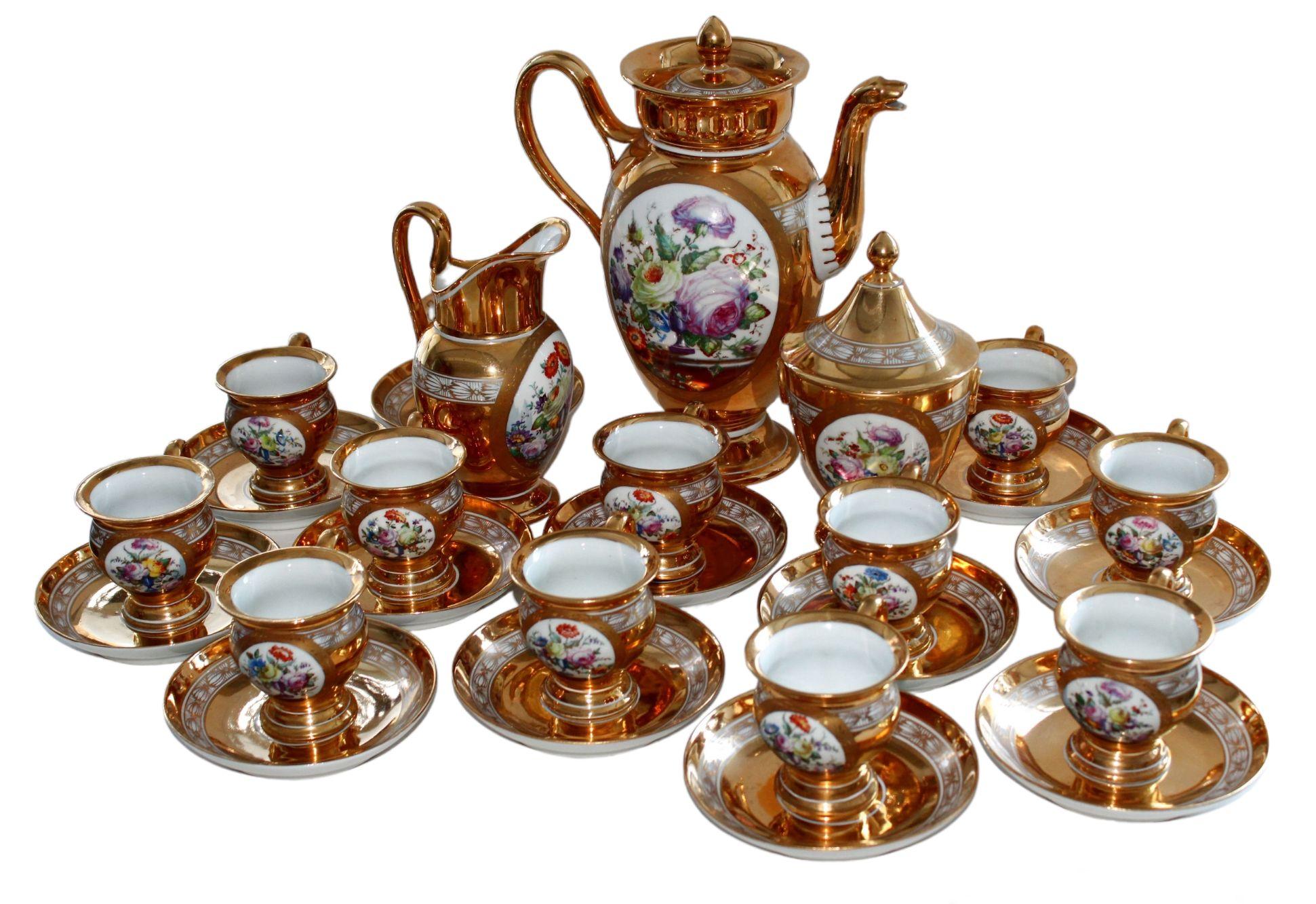 Tea Set for 12 persons 1949, porcelain, gilding, initials G.D. For Sale 13
