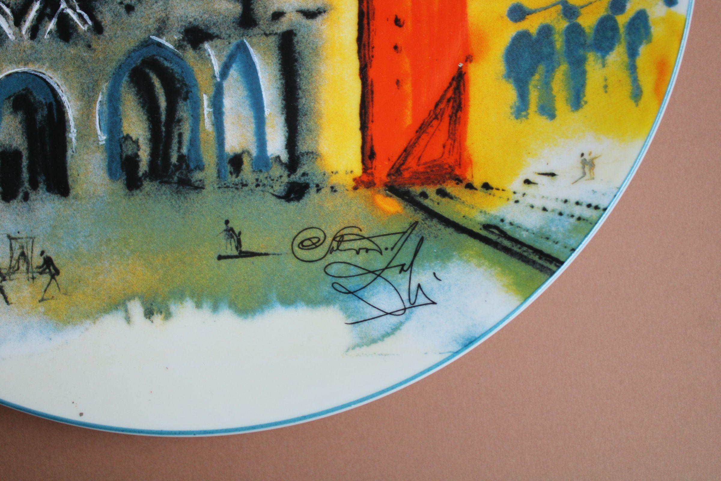 Salvador Dali - porcelain plate Saint Mark's Square in Venice. 2255/4000, d 27cm - Impressionist Art by Salvador Dalí