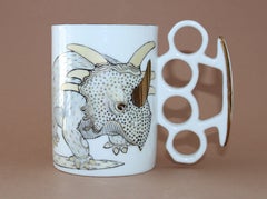 Tazza con dinosauri. porcellana H. 11, 5 cm; D. 8, 5 cm