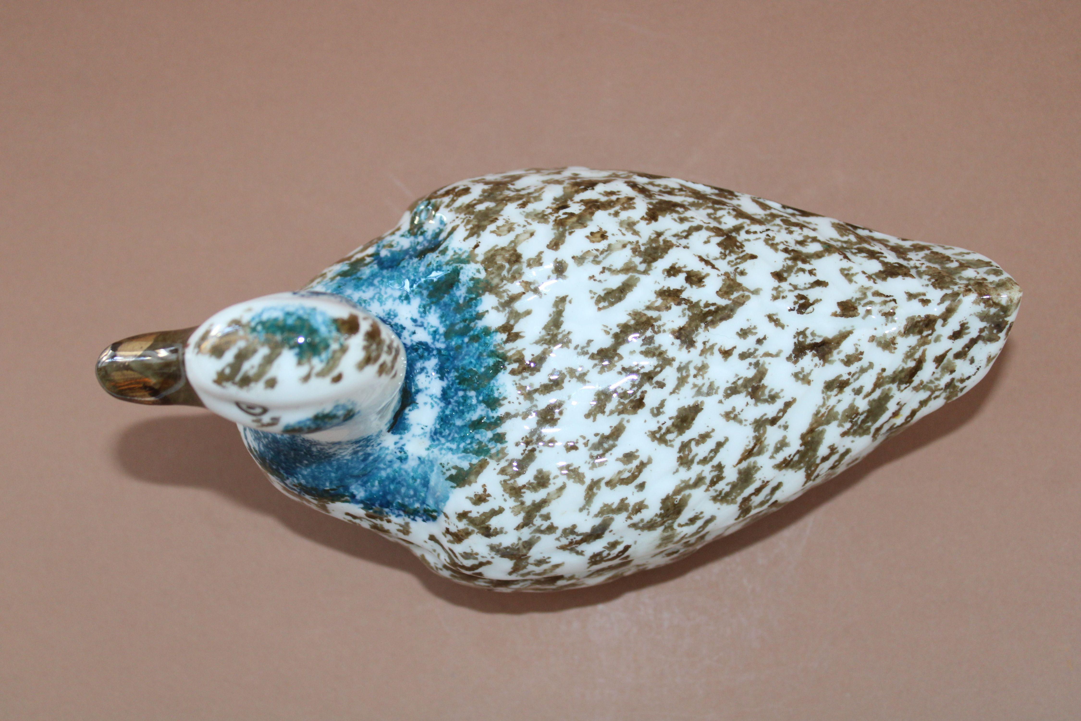 Porcelana Kuznetsov - Mantequera pato, porcelana h 13 cm; L 19 cm;  A 10 cm

La Fábrica de Porcelana Kuznetsov de Riga se fundó en 1841 como fábrica de S.T. Kuznetsov (ruso: завод С. Т. Кузнецова), pero la fecha oficial de creación de la empresa en
